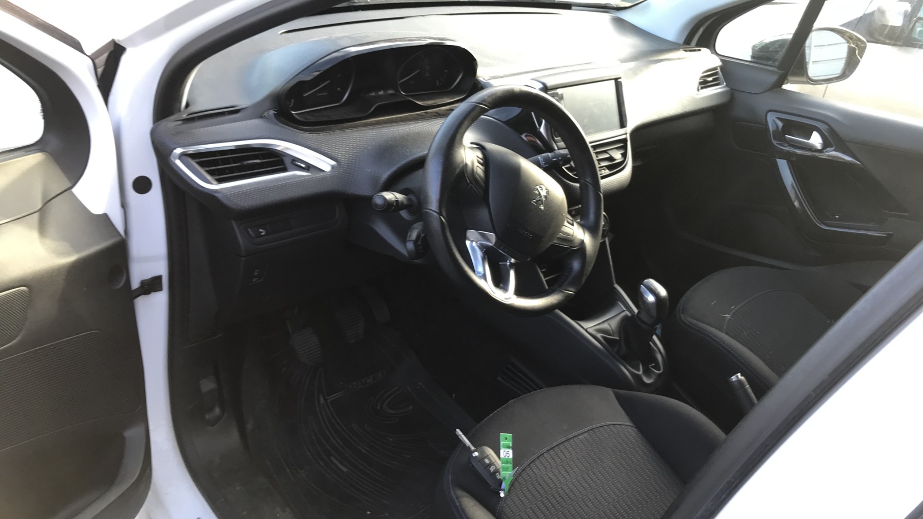 Image PEUGEOT 208 1