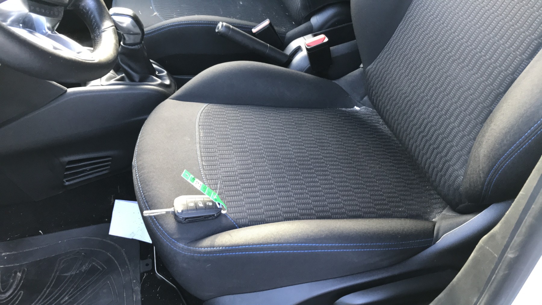 Image PEUGEOT 208 1