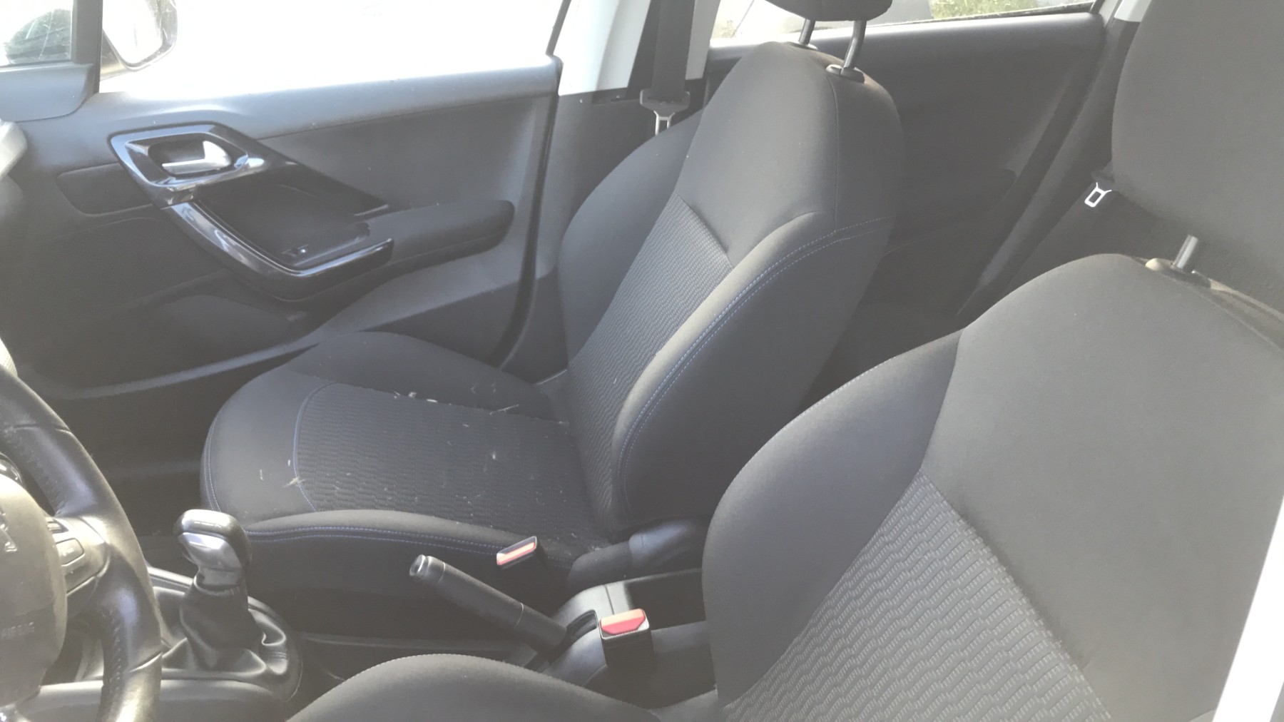 Image PEUGEOT 208 1
