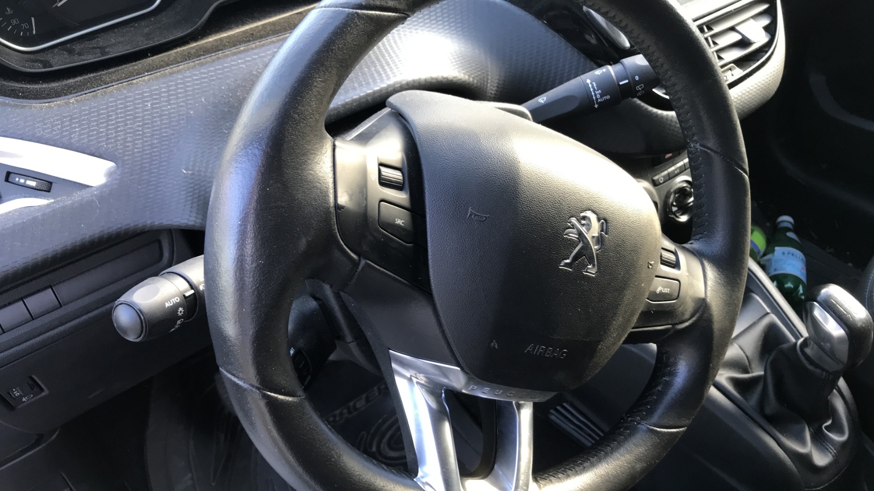 Image PEUGEOT 208 1