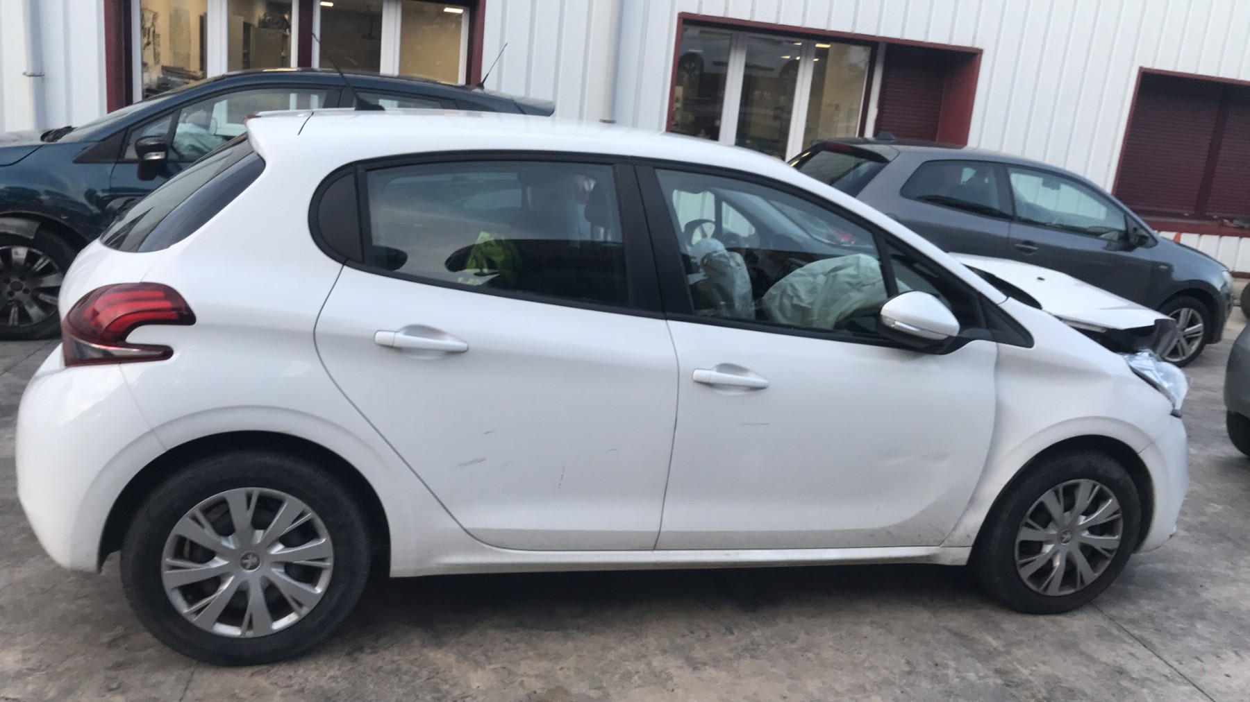 Image PEUGEOT 208 1