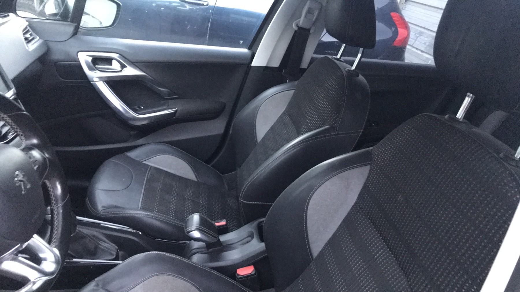 Image PEUGEOT 2008 1