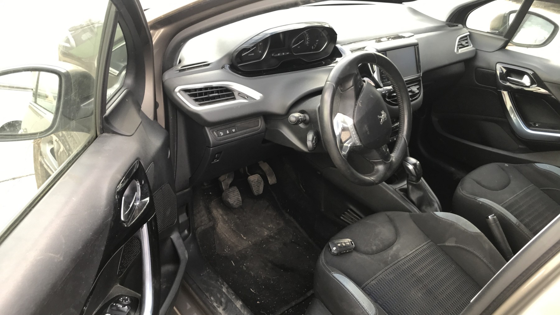 Image PEUGEOT 208 1