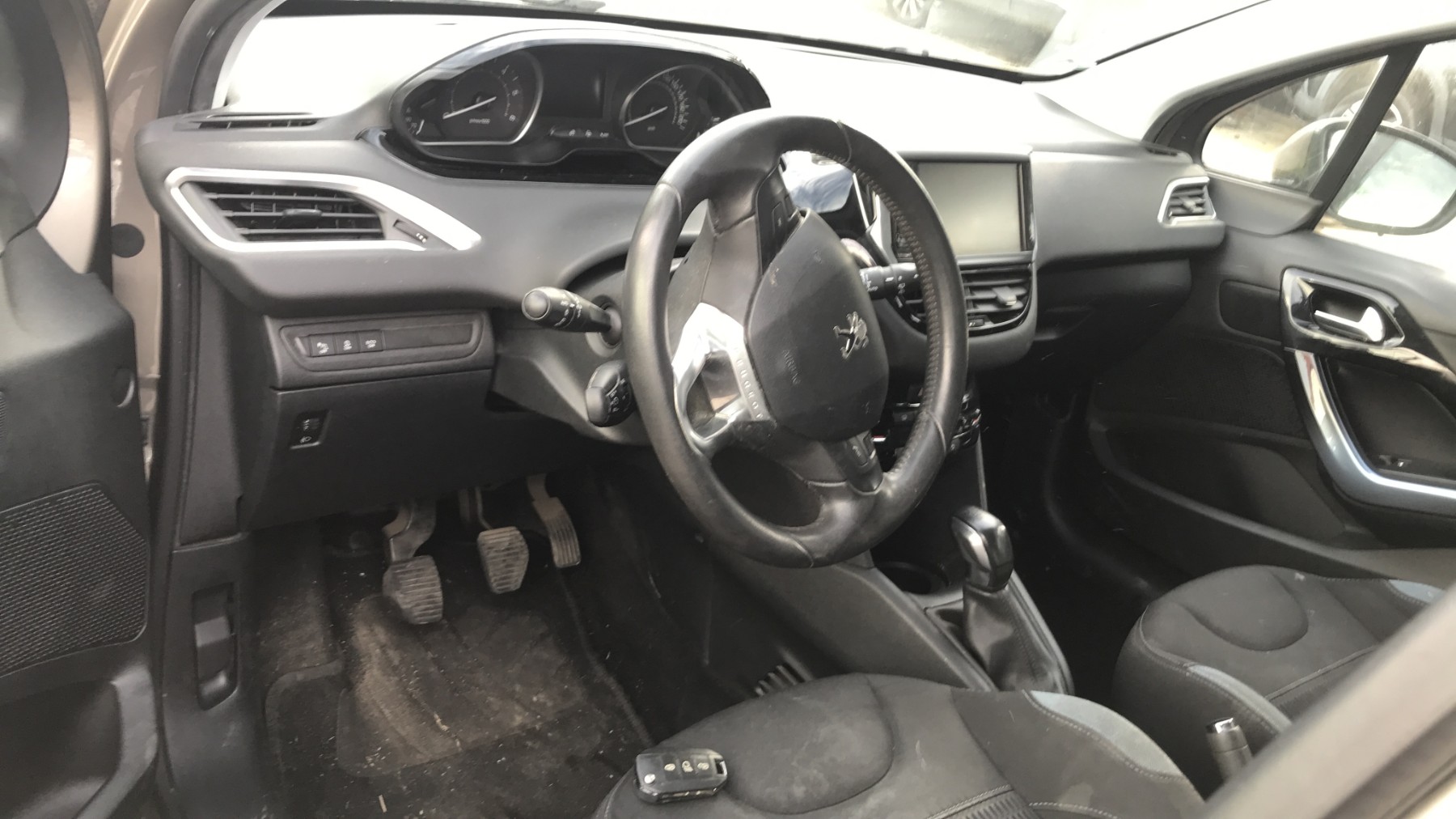 Image PEUGEOT 208 1