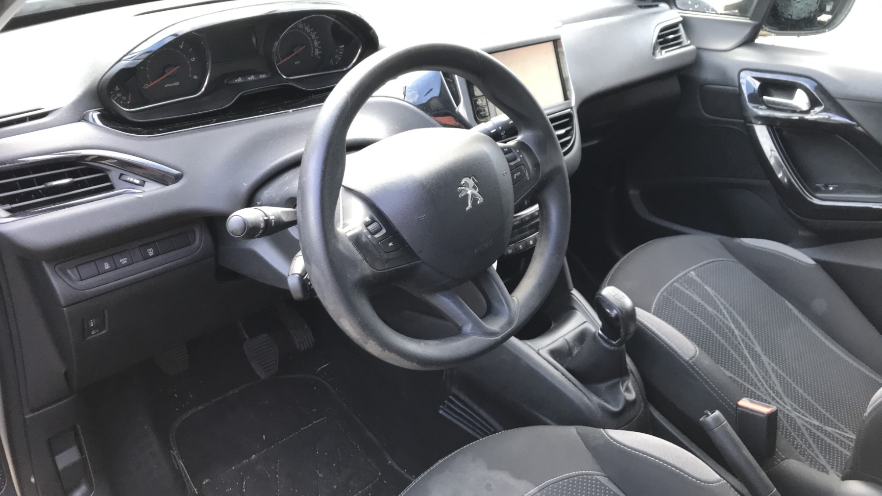 Image PEUGEOT 208 1
