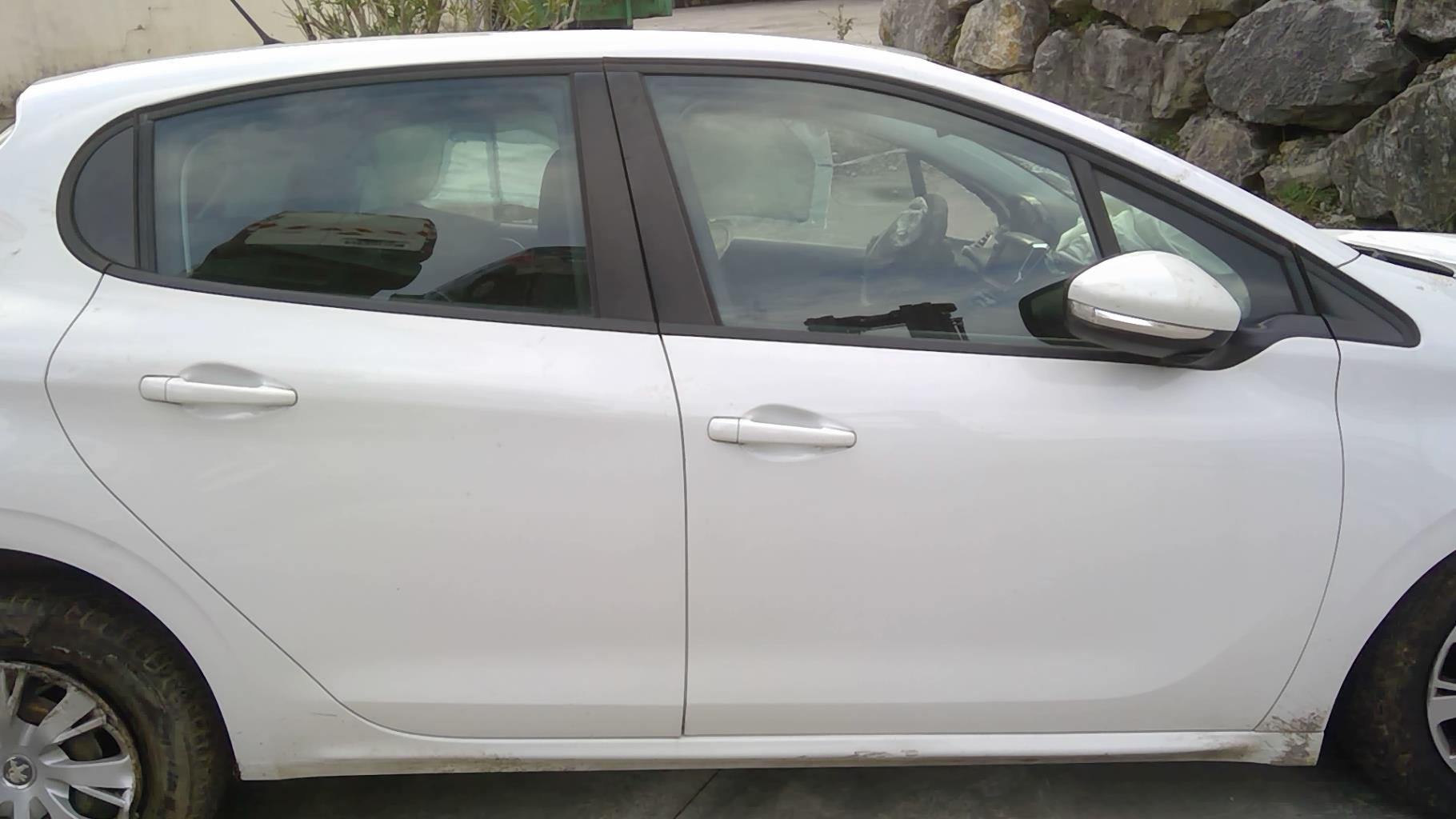 Image PEUGEOT 208 1