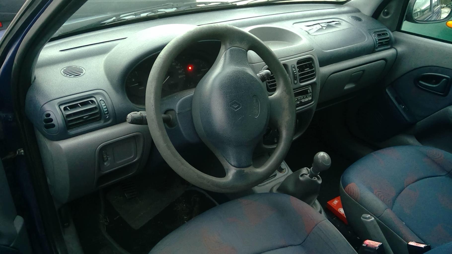 Image RENAULT CLIO 2
