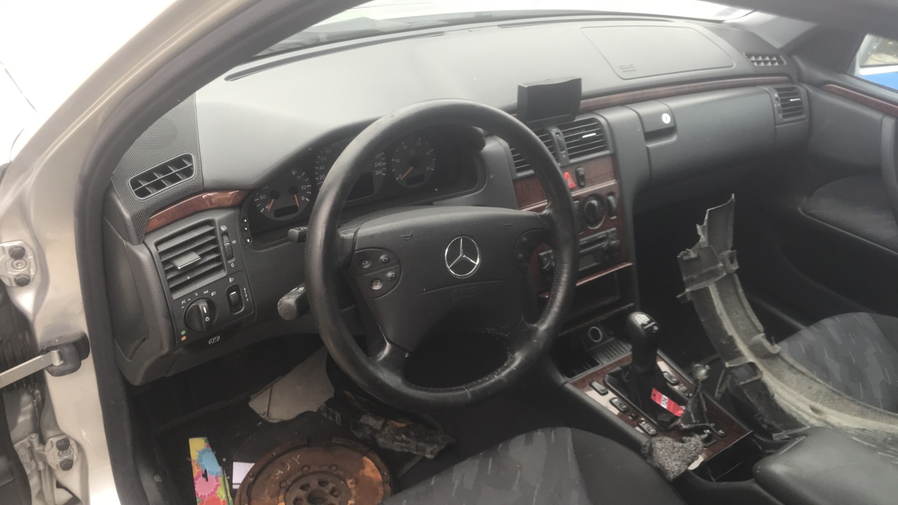 Image MERCEDES CLASSE E 210