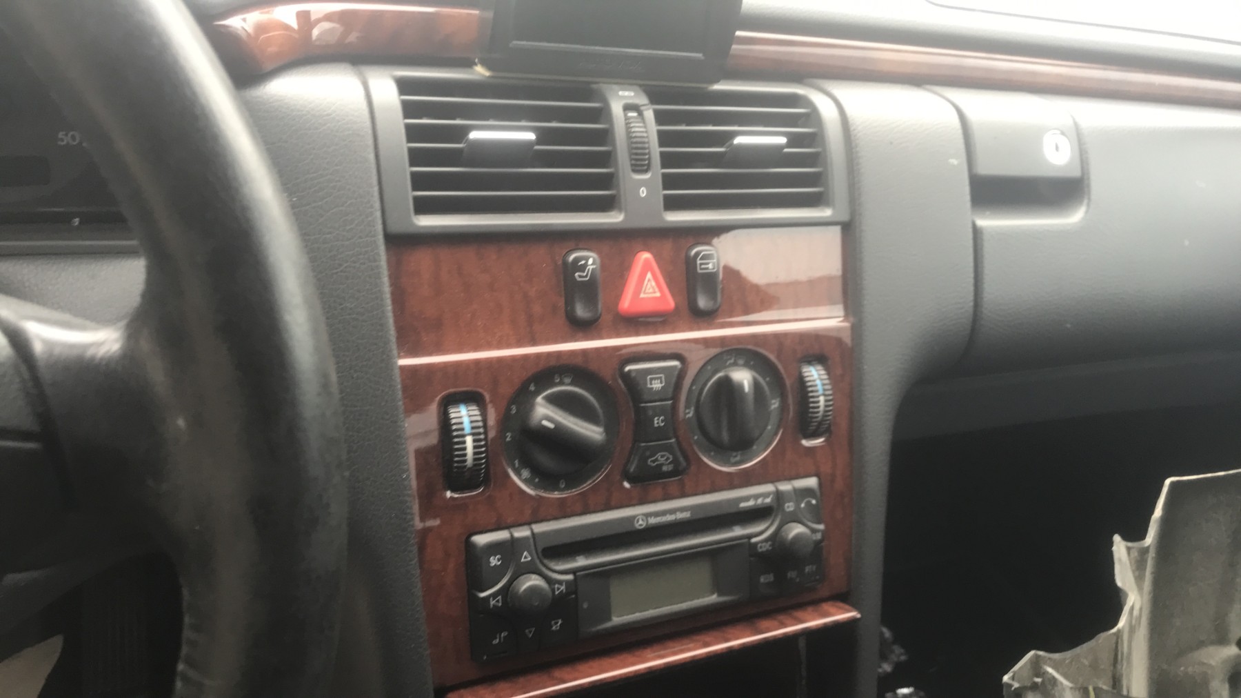 Image MERCEDES CLASSE E 210