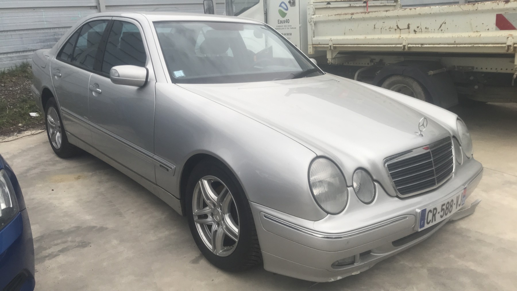 Image MERCEDES CLASSE E 210