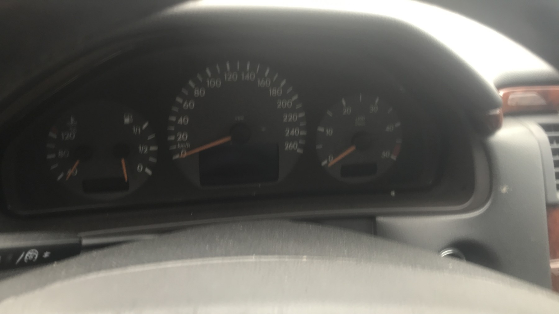 Image MERCEDES CLASSE E 210