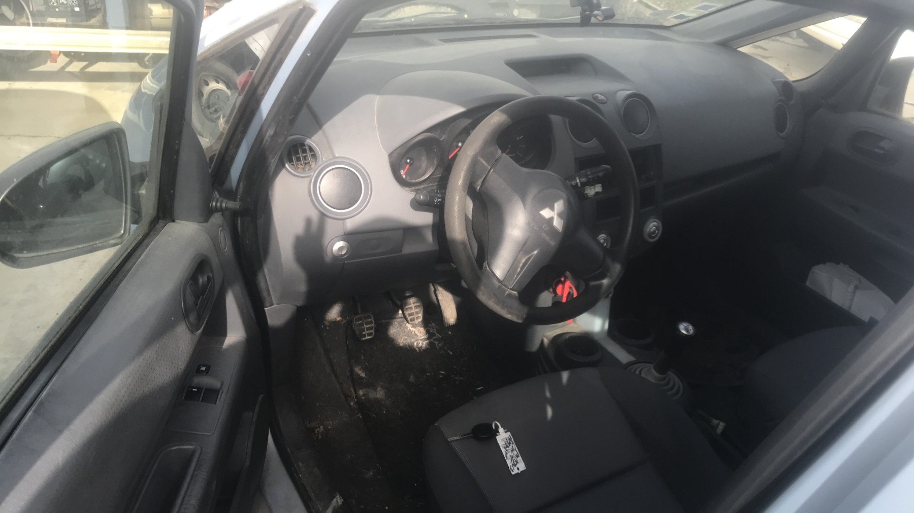 Image MITSUBISHI COLT 6