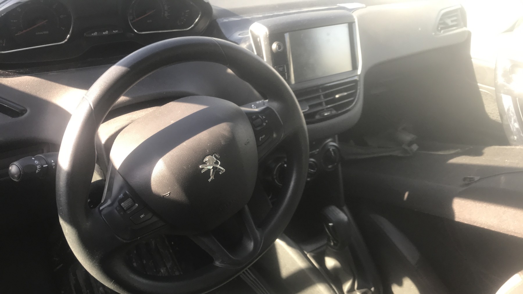 Image PEUGEOT 208 1