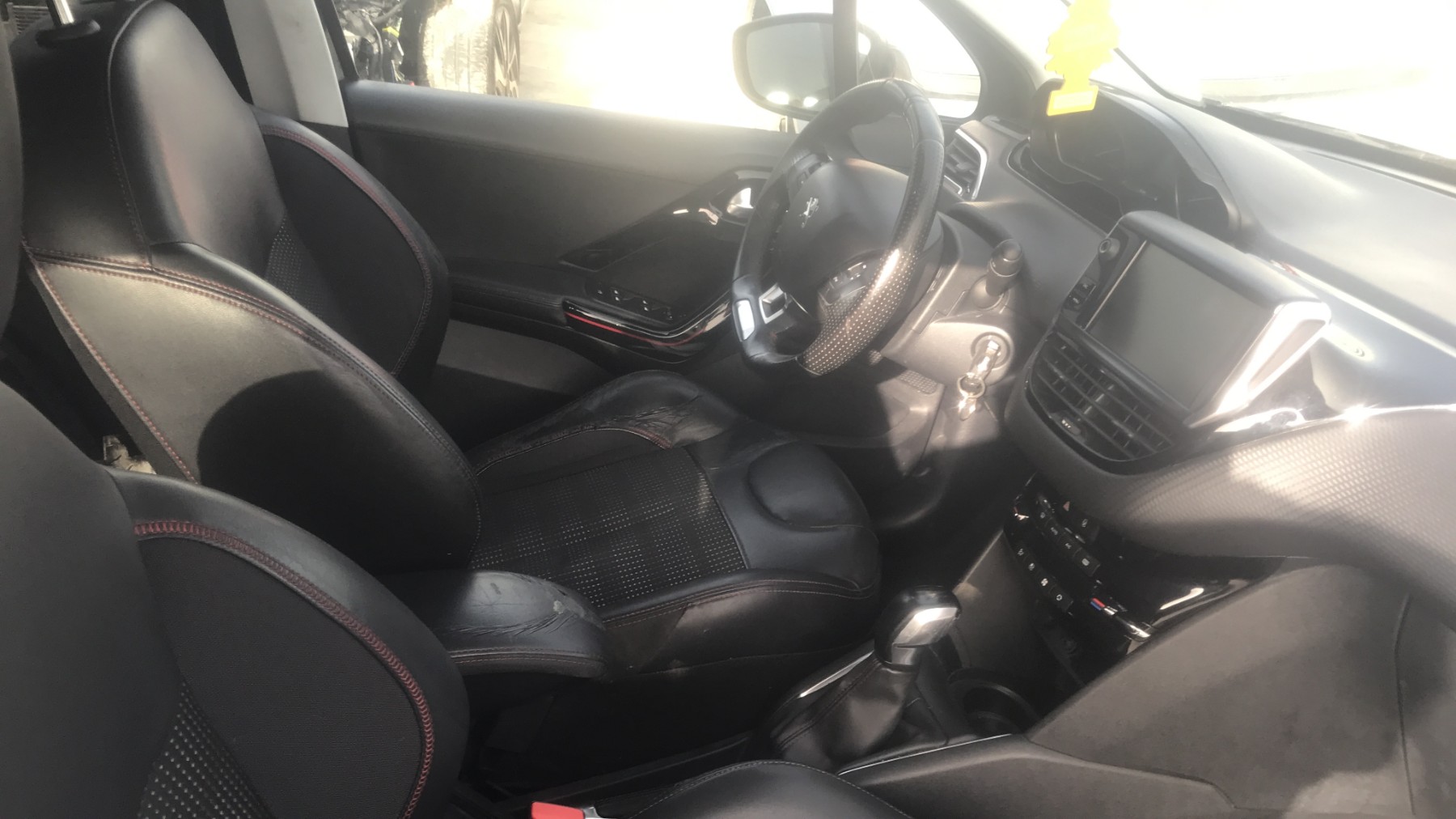Image PEUGEOT 208 1