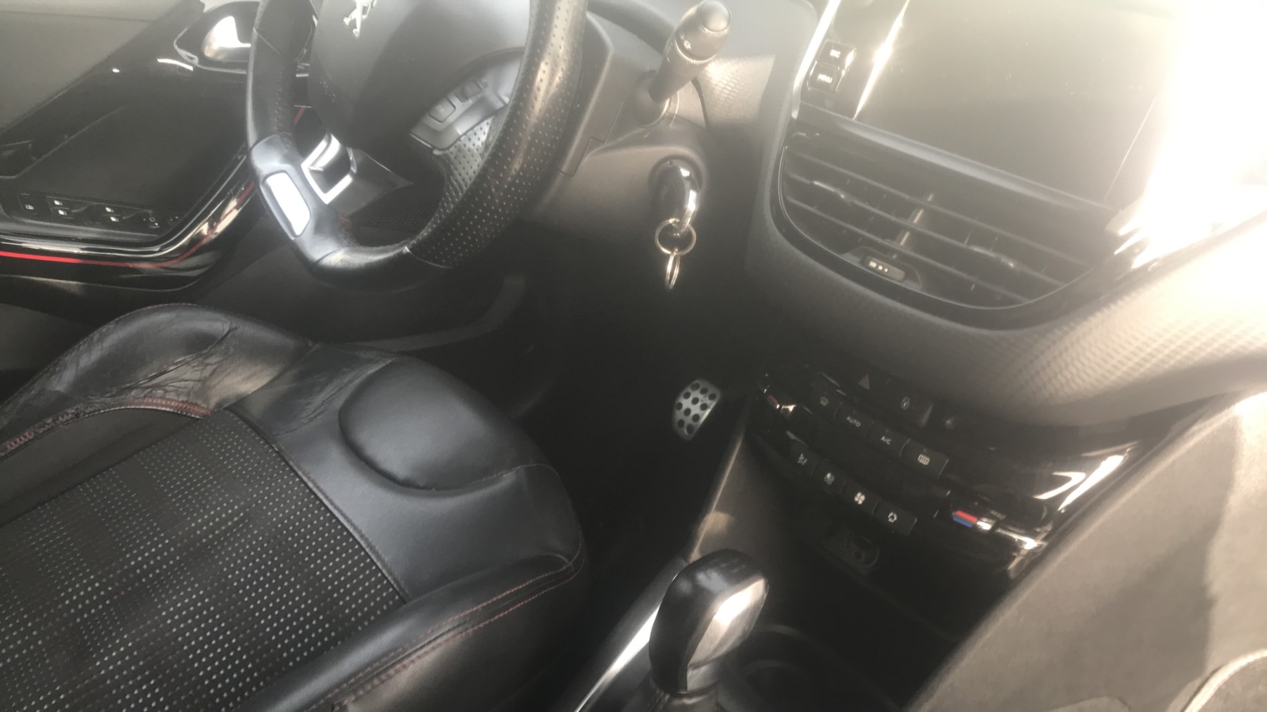 Image PEUGEOT 208 1