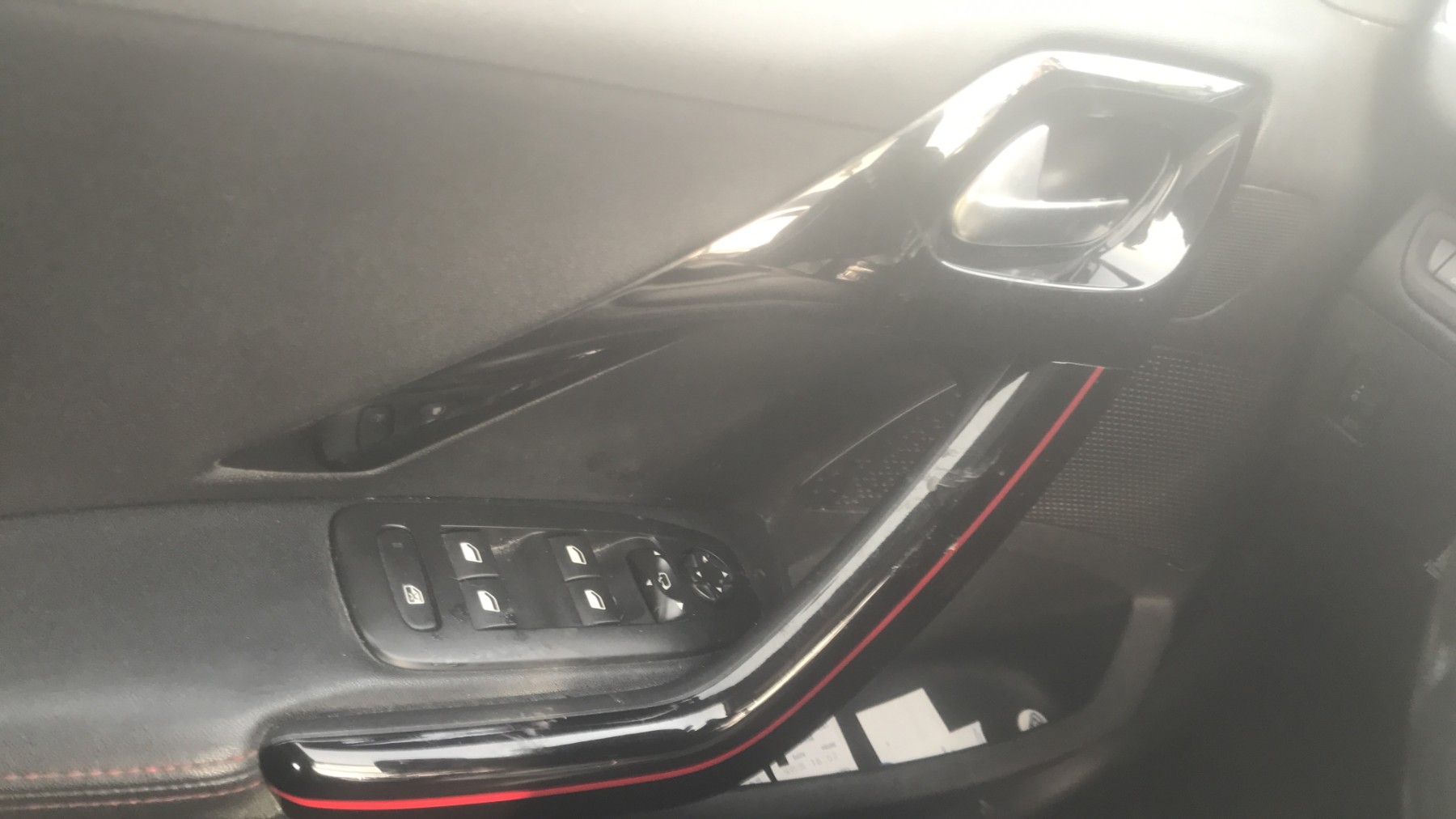 Image PEUGEOT 208 1
