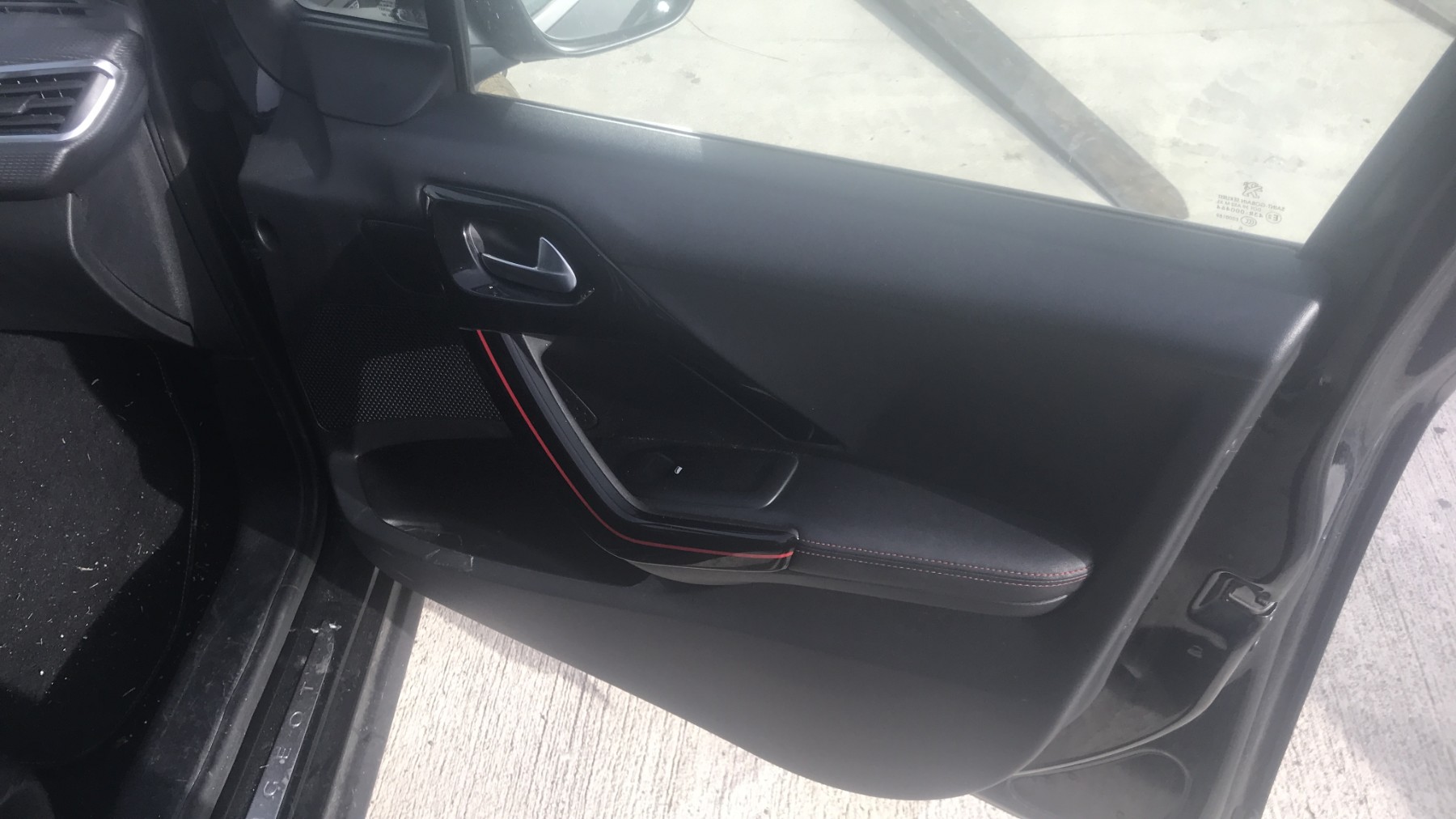 Image PEUGEOT 208 1