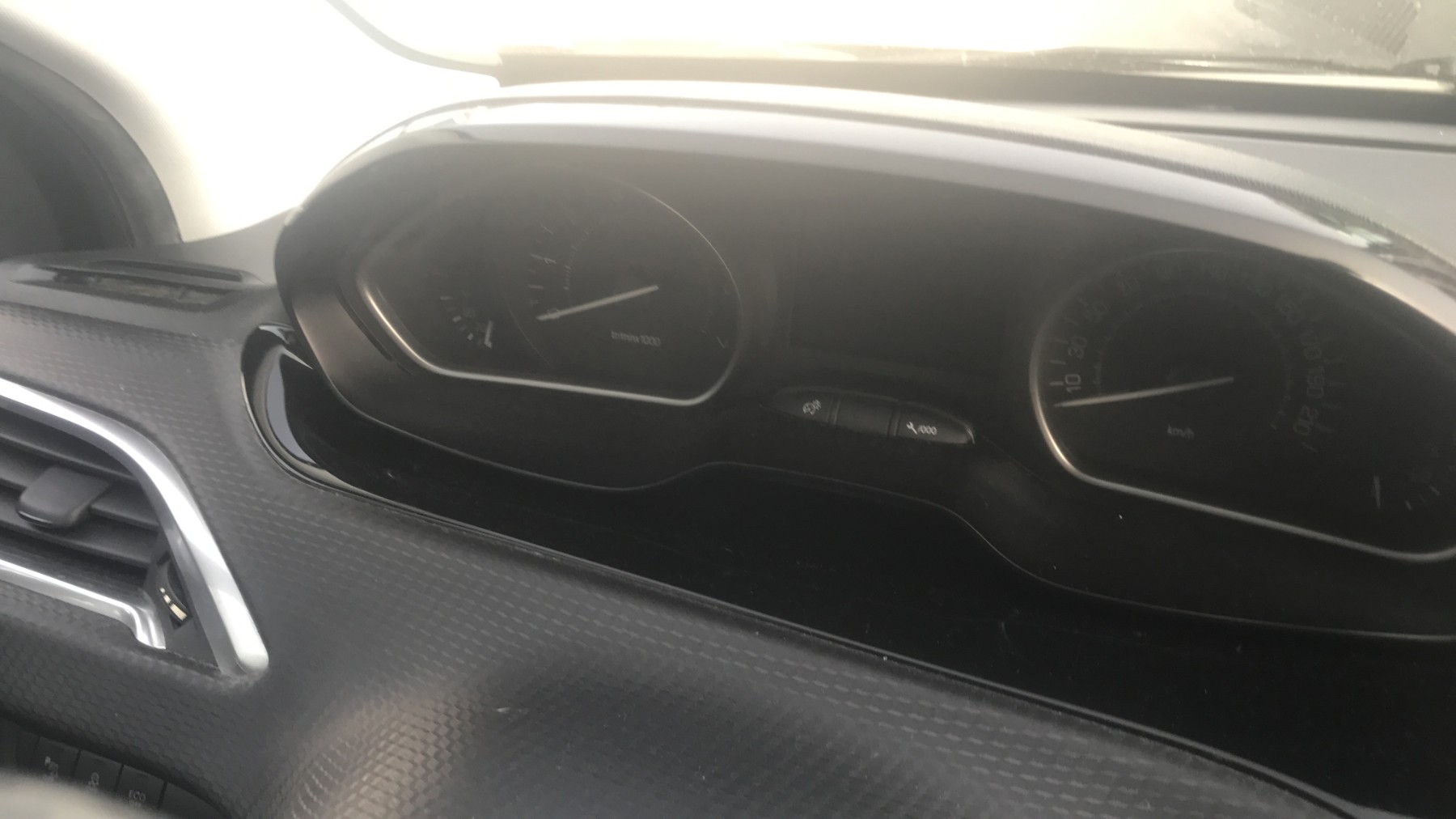Image PEUGEOT 208 1