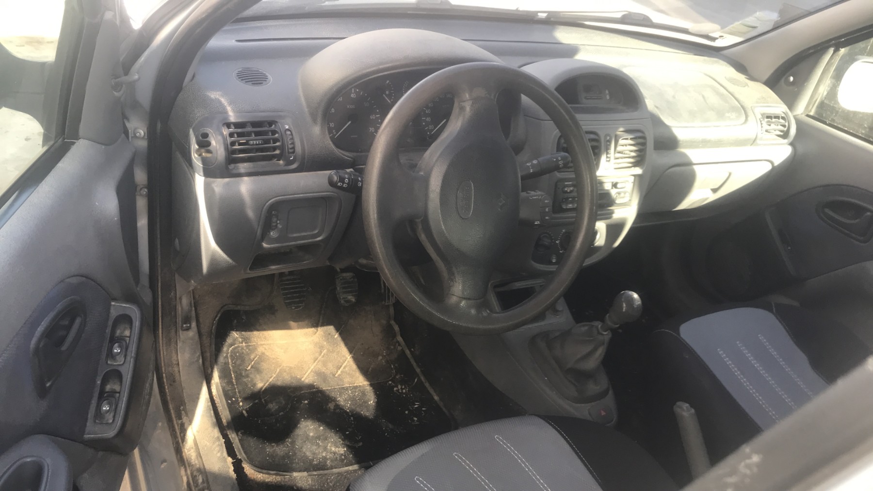 Image RENAULT CLIO 2