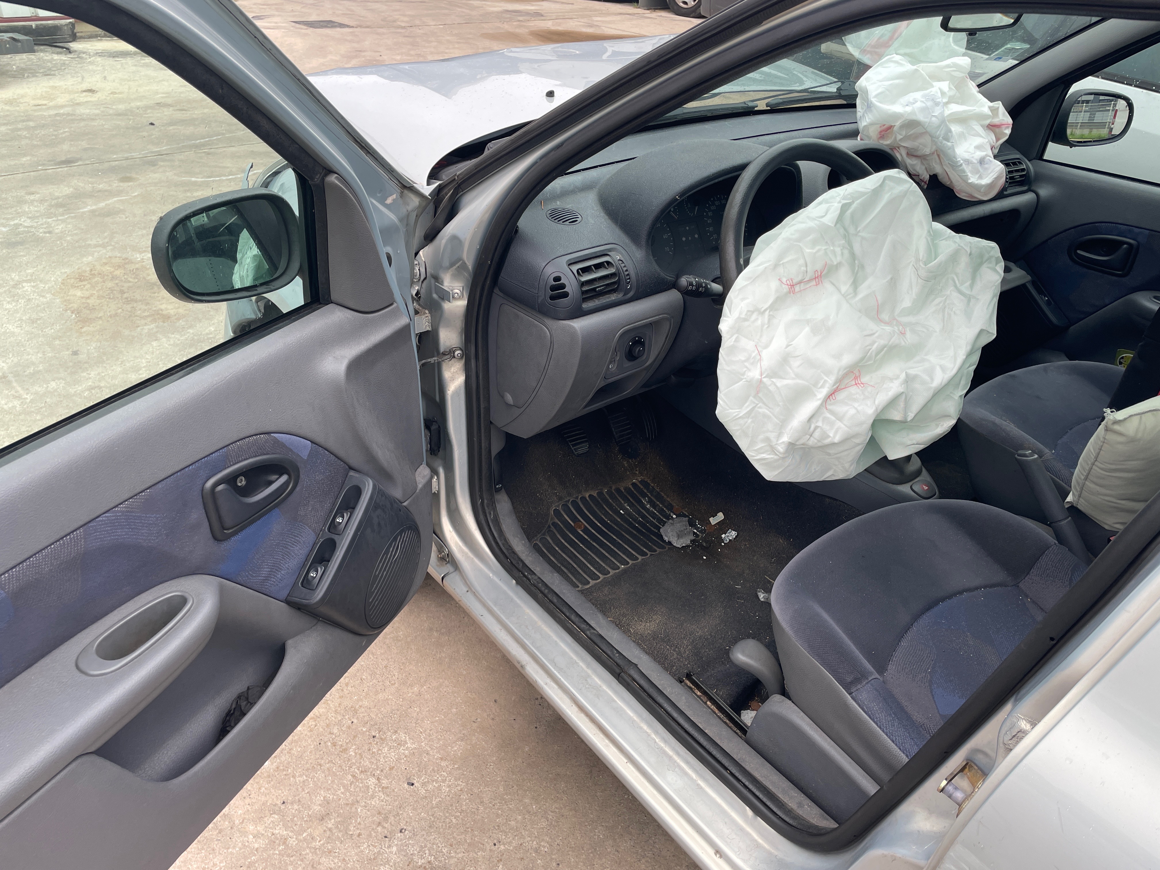 Image RENAULT CLIO 2