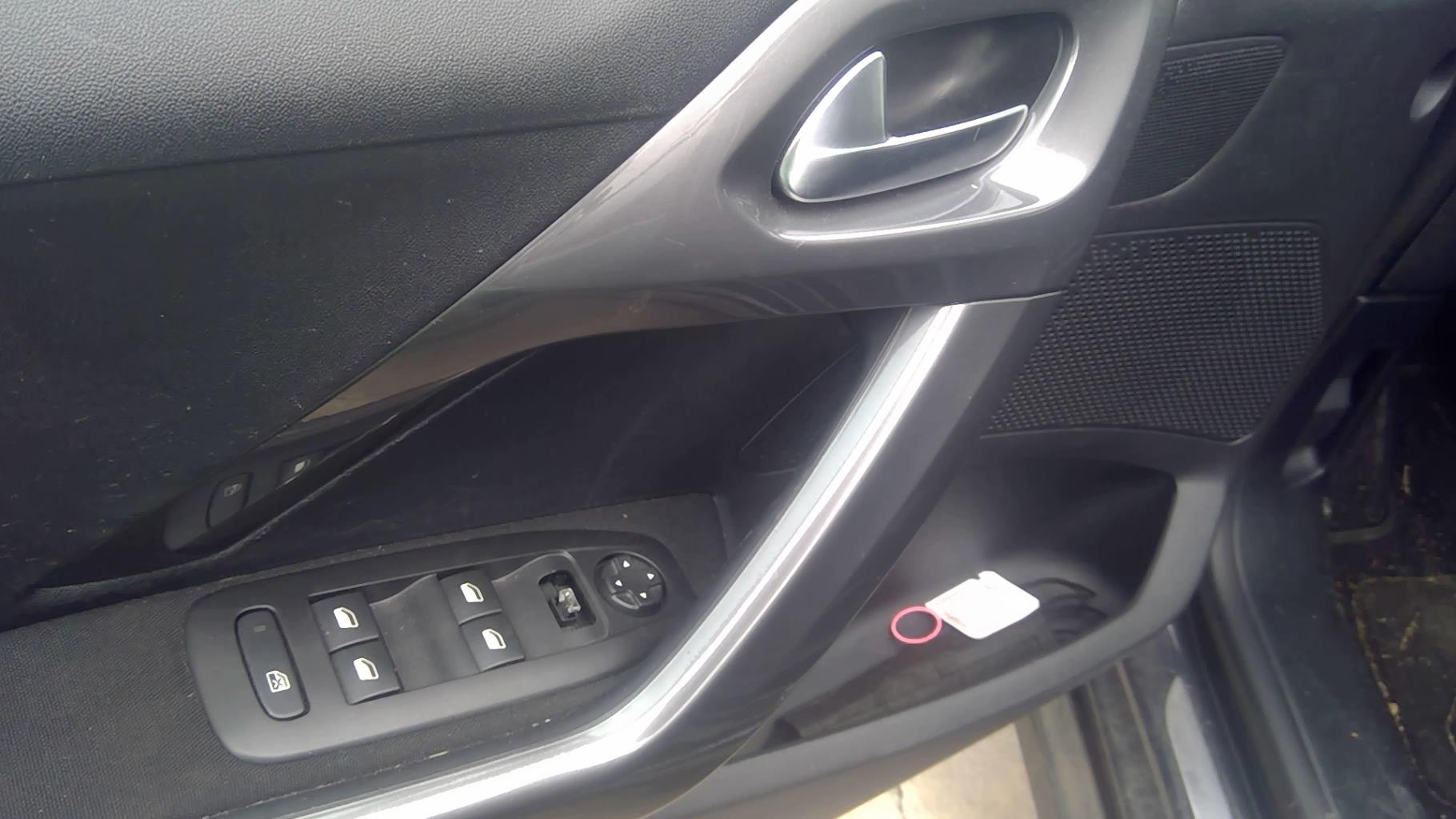 Image PEUGEOT 2008 1