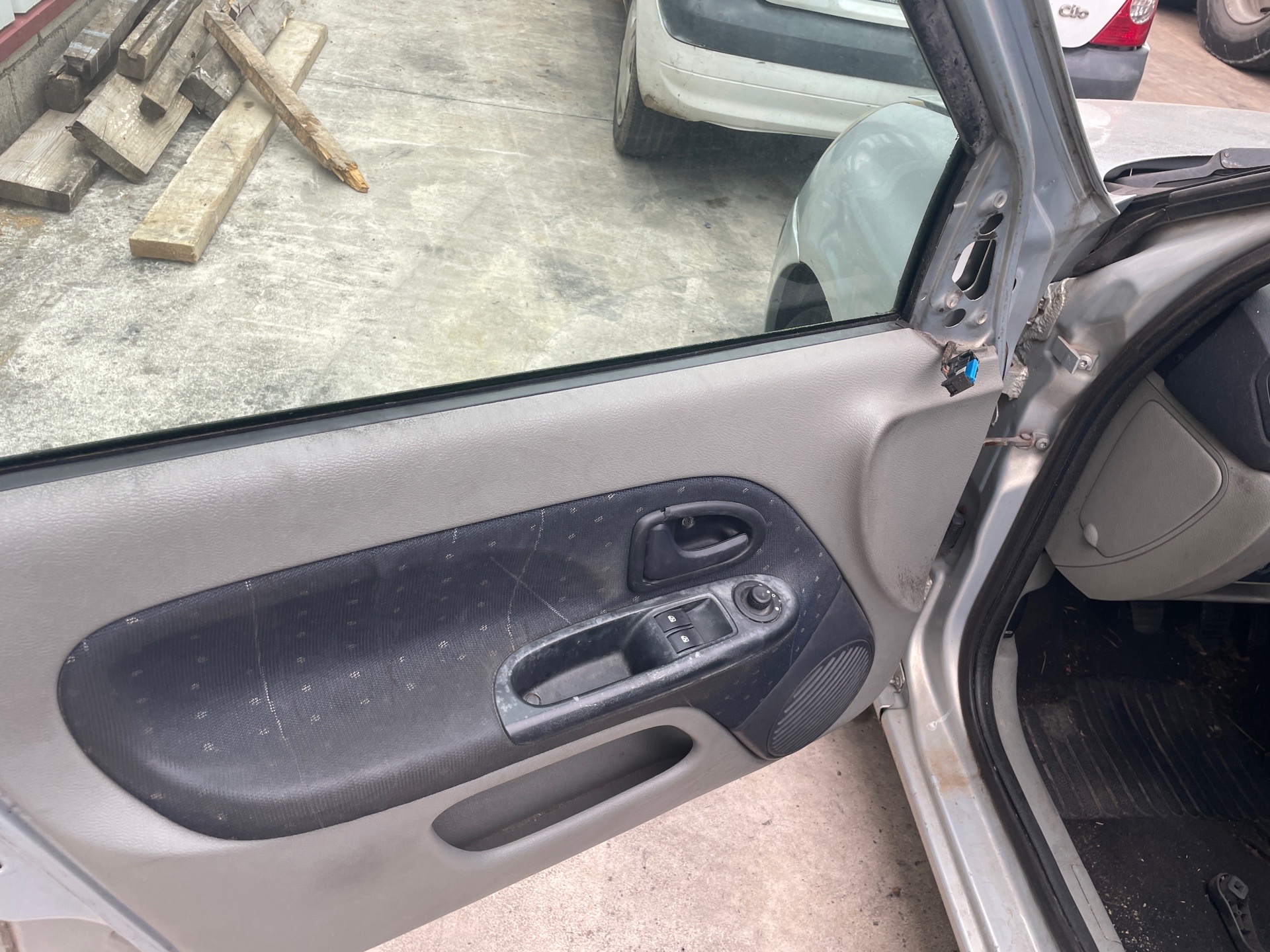 Image RENAULT CLIO 2