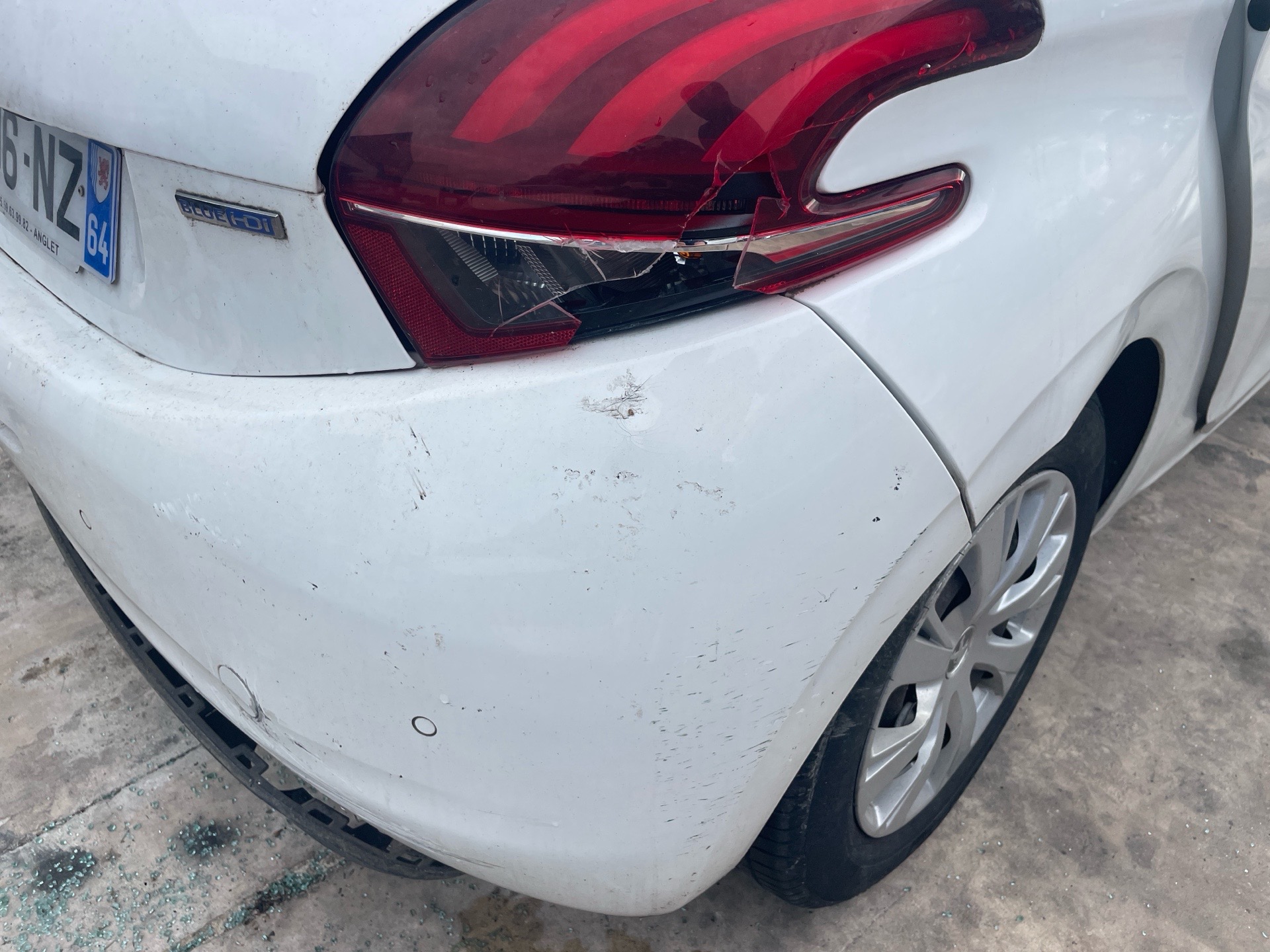 Image PEUGEOT 208 1