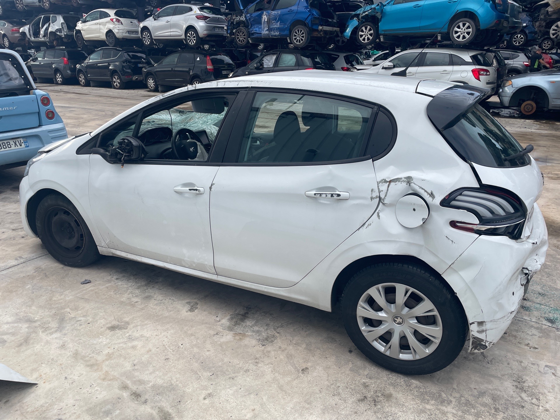 Image PEUGEOT 208 1