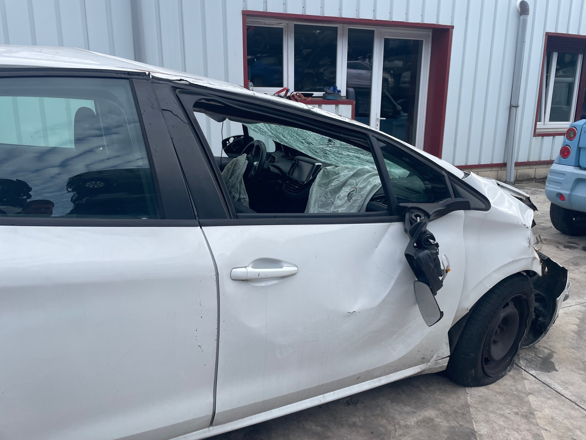 Image PEUGEOT 208 1