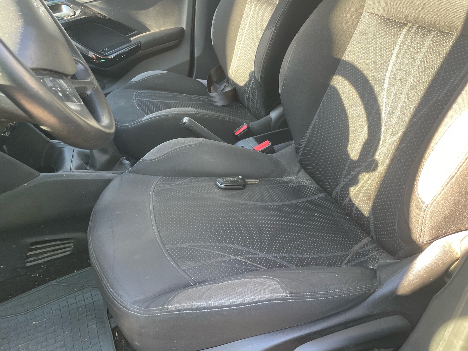 Image PEUGEOT 208 1