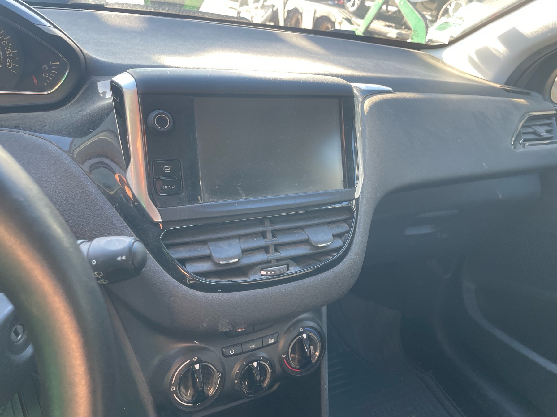 Image PEUGEOT 208 1