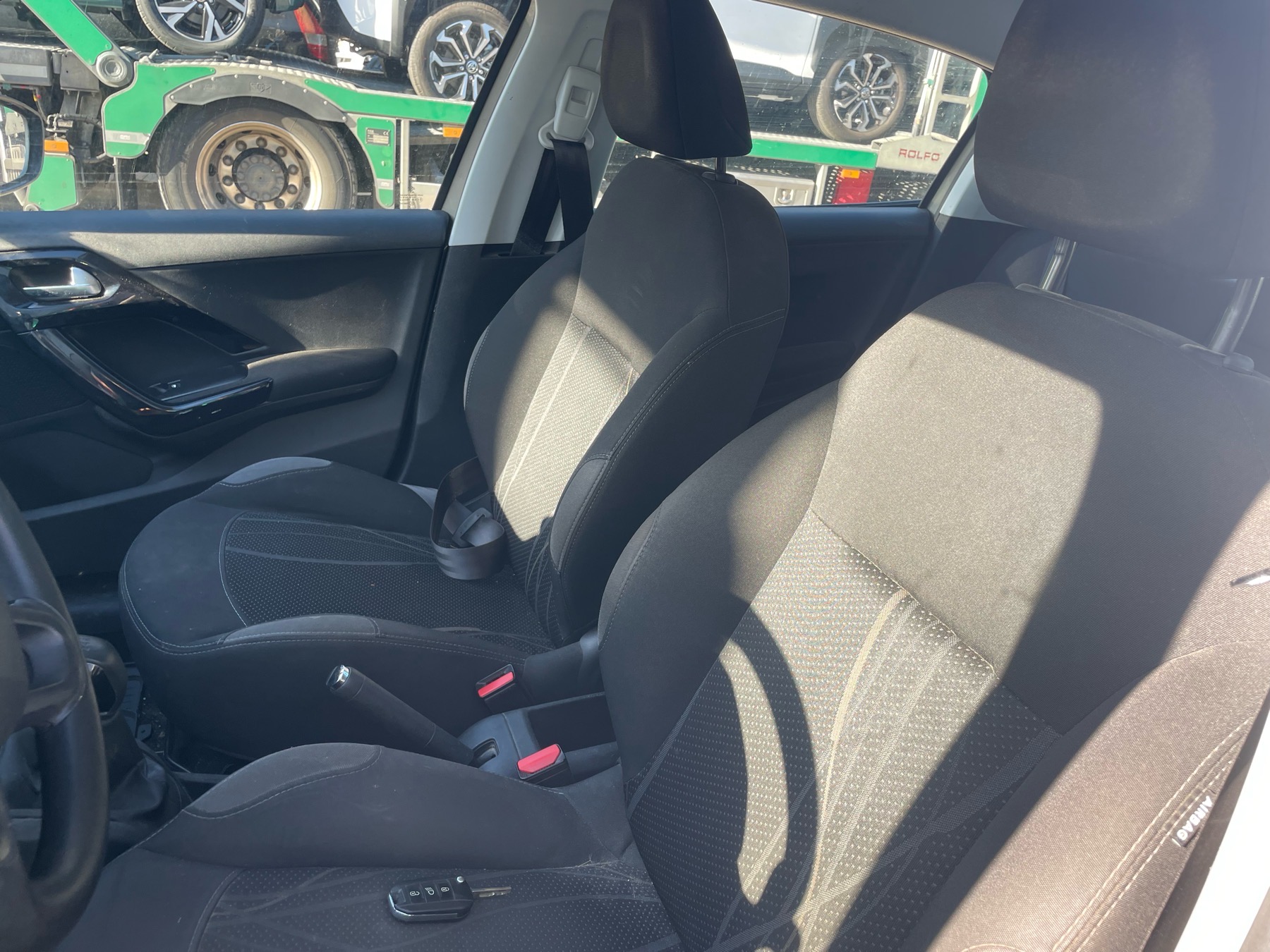 Image PEUGEOT 208 1