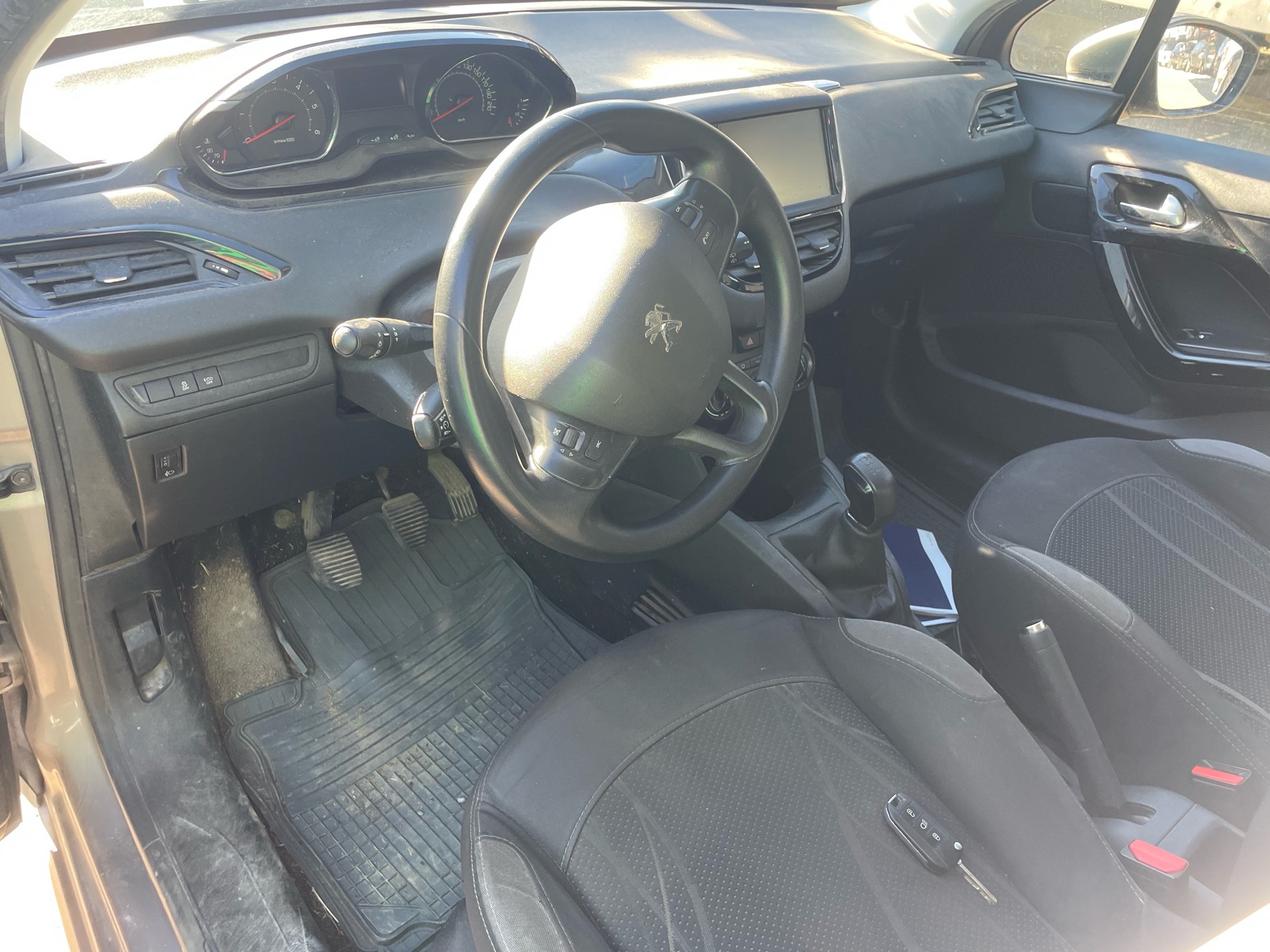 Image PEUGEOT 208 1