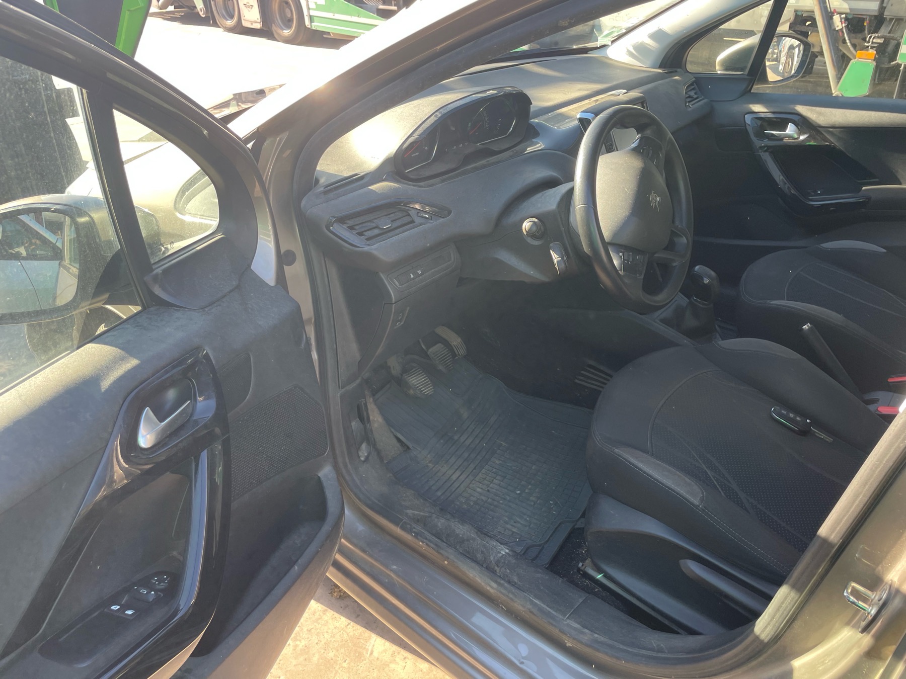 Image PEUGEOT 208 1