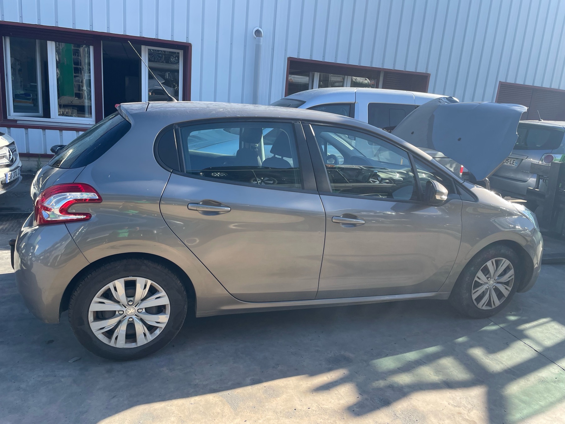 Image PEUGEOT 208 1