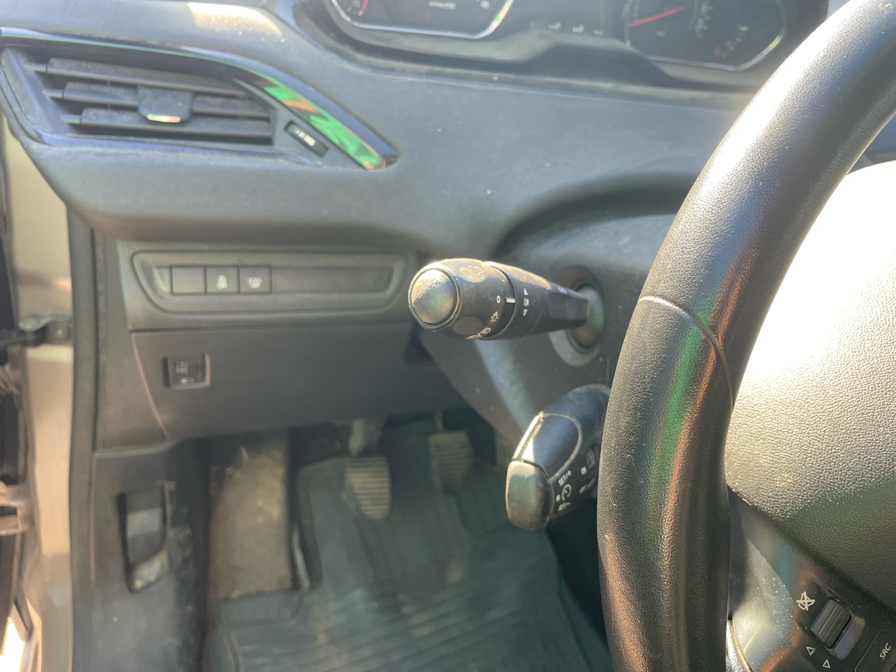 Image PEUGEOT 208 1