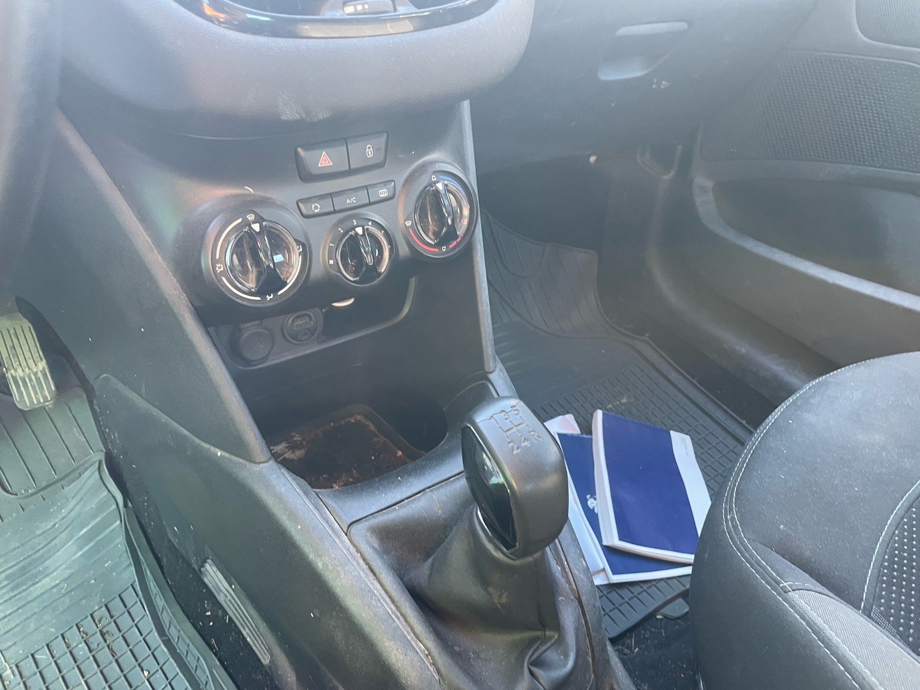 Image PEUGEOT 208 1