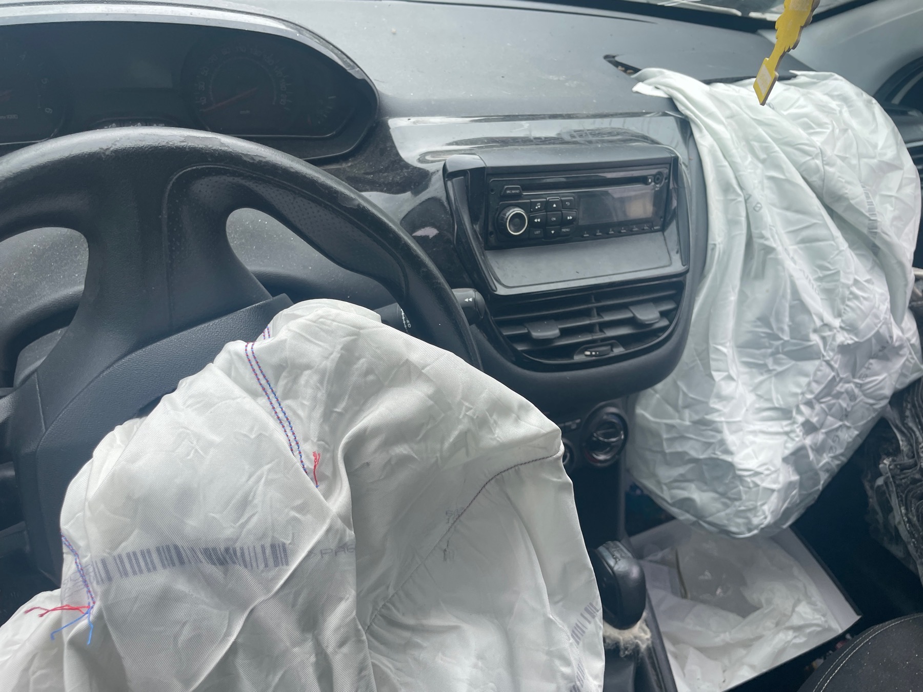 Image PEUGEOT 208 1