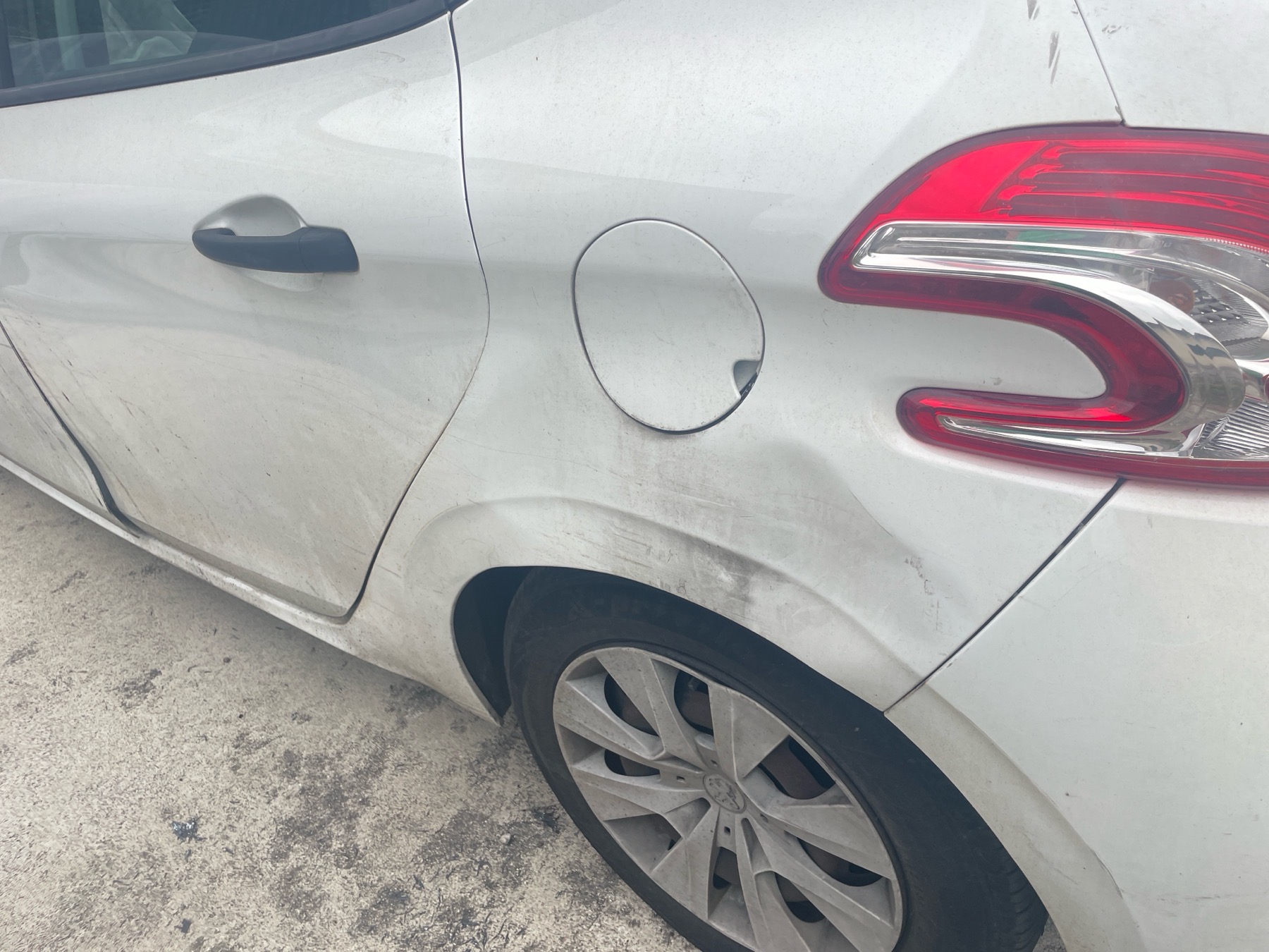 Image PEUGEOT 208 1