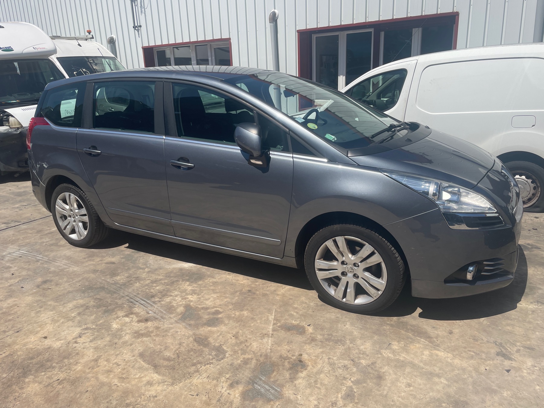 Image PEUGEOT 5008 1