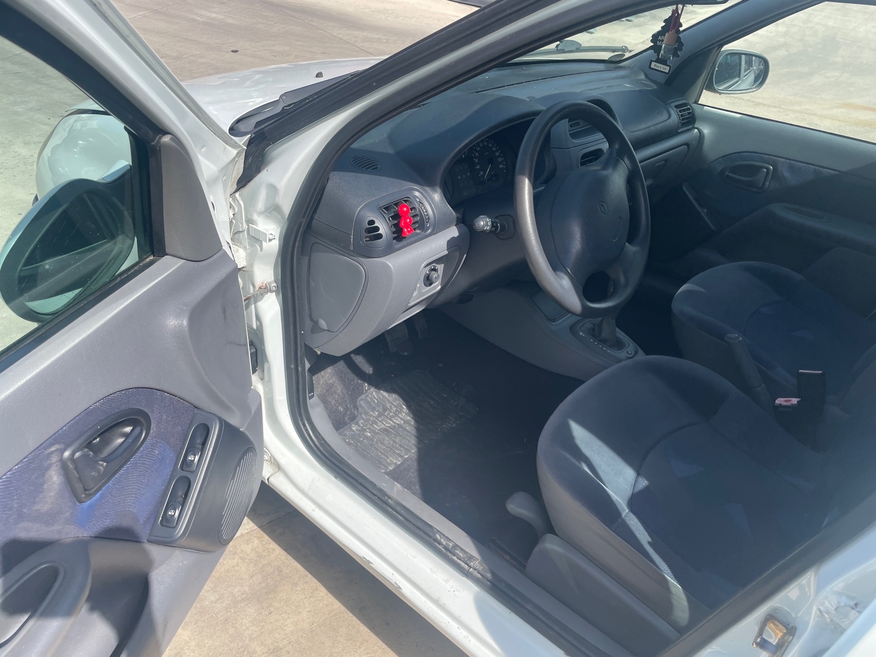 Image RENAULT CLIO 2