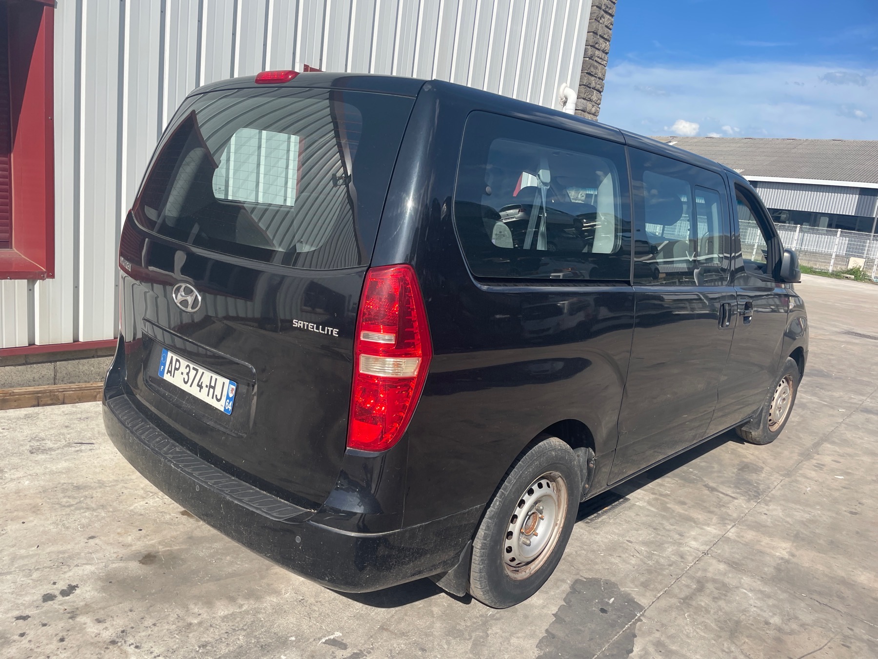 Image HYUNDAI SATELLITE 2