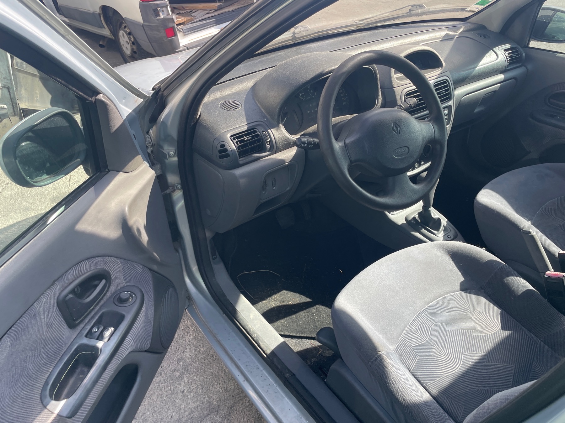 Image RENAULT CLIO 2