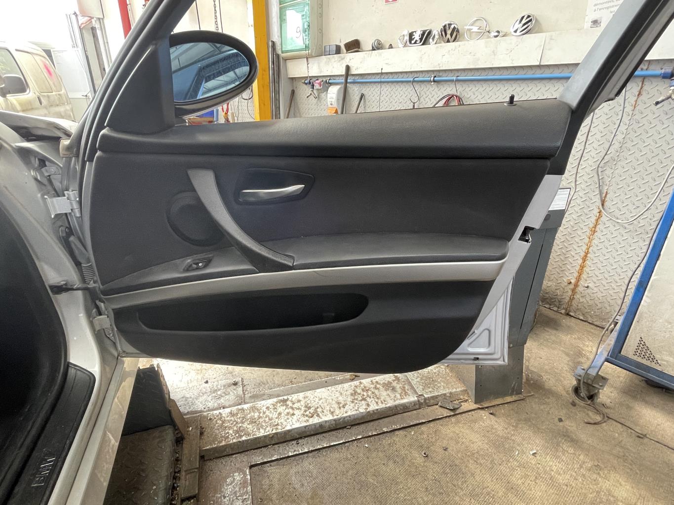 Panneau de porte avant droit pour BMW SERIE 3 E90 PHASE 1 Panneau de porte avant droit pour BMW SERIE 3 E90 PHASE 1