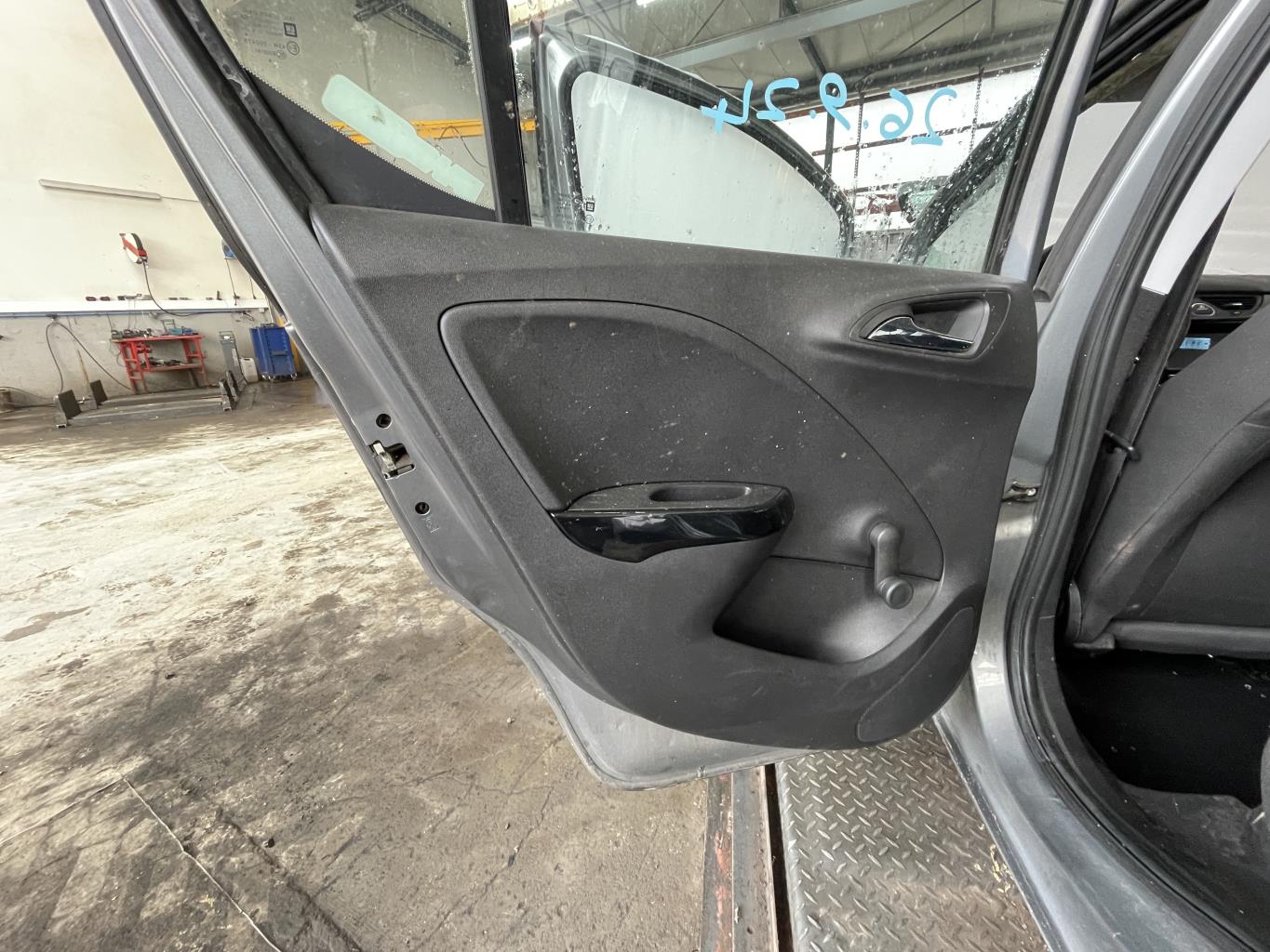 Panneau de porte arriere gauche pour OPEL CORSA E Panneau de porte arriere gauche pour OPEL CORSA E