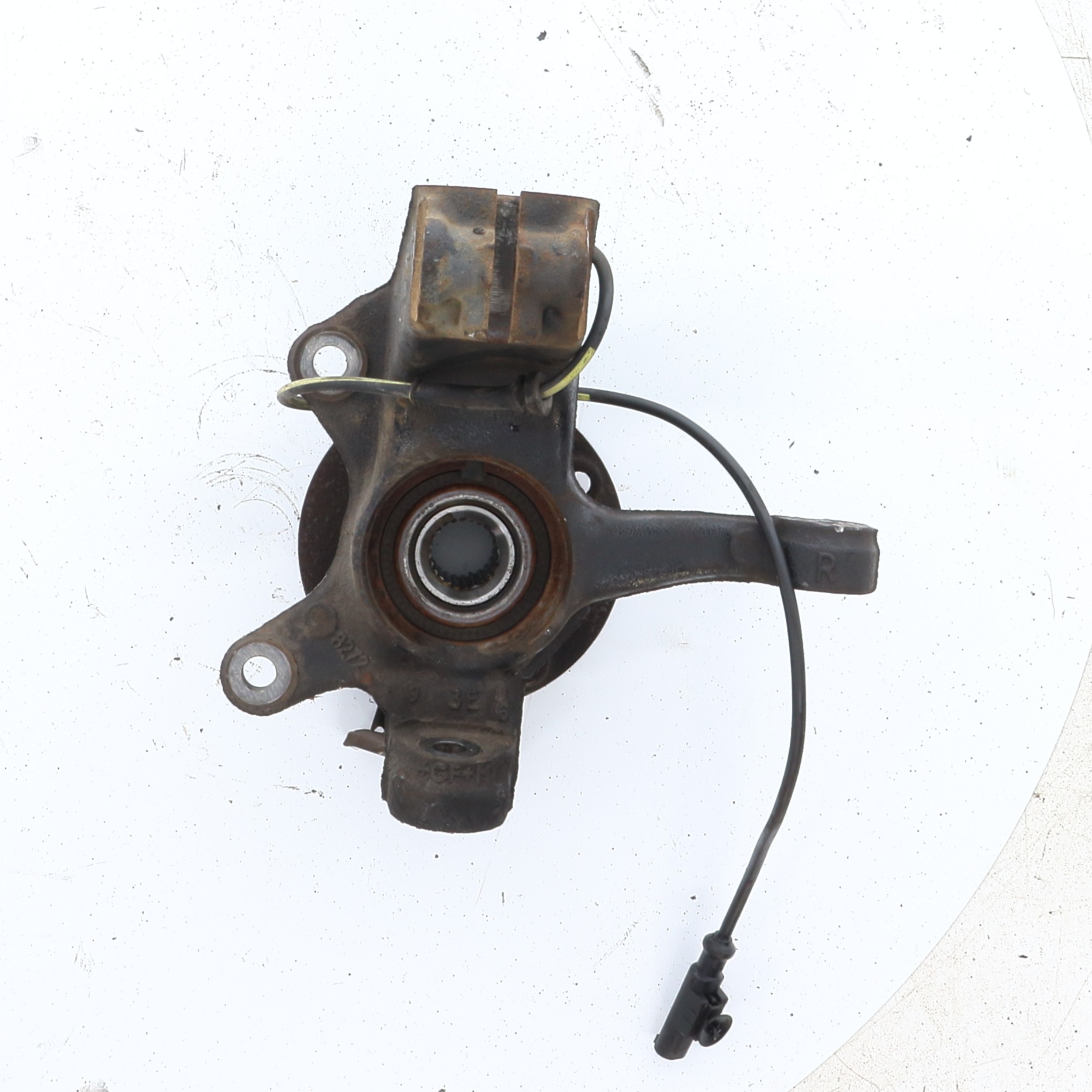 Pivot de moyeu avant droit pour PEUGEOT 108 Pivot de moyeu avant droit pour PEUGEOT 108