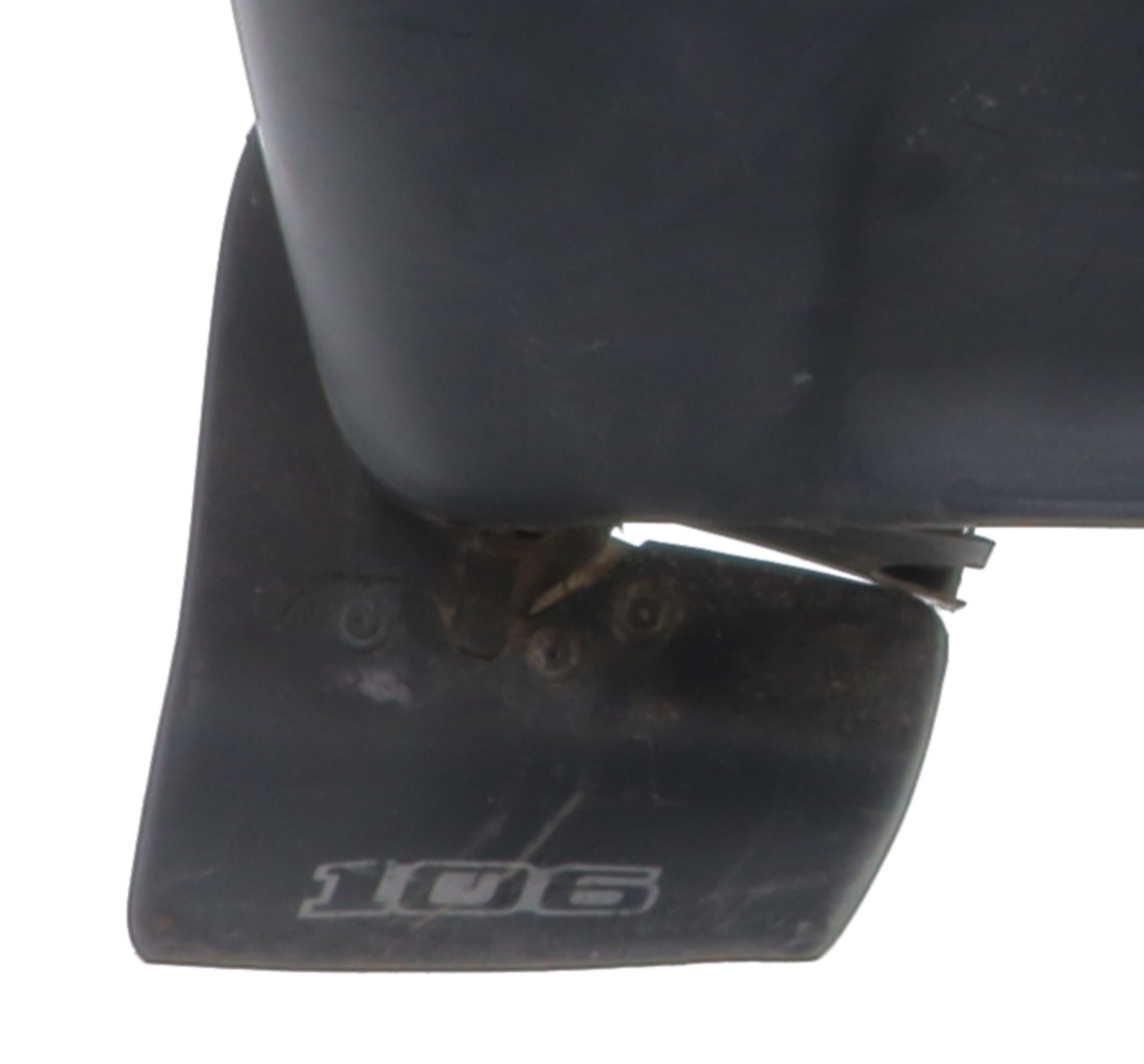 Pare choc arriere pour PEUGEOT 106 PHASE 1 Pare choc arriere pour PEUGEOT 106 PHASE 1