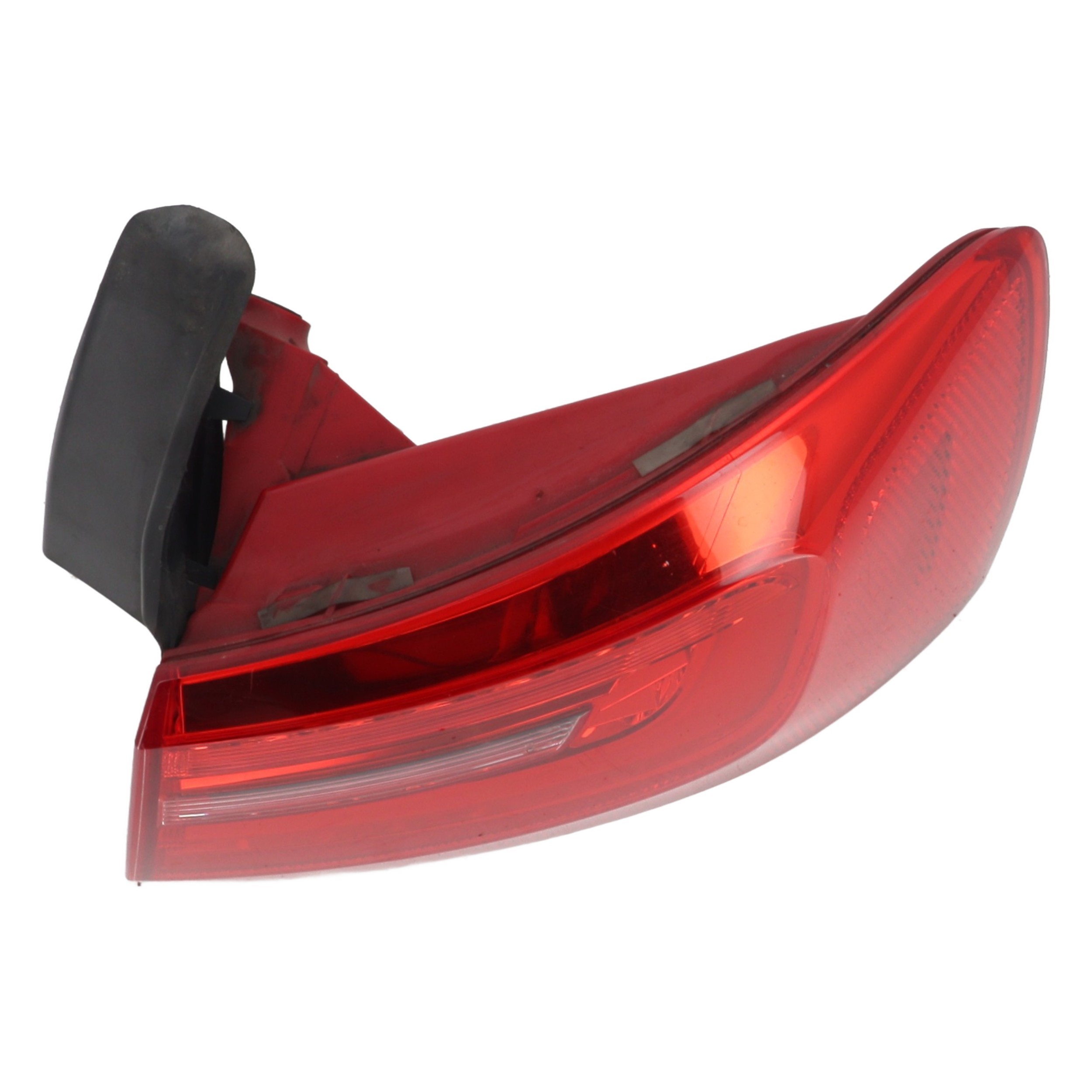 Feu arriere principal droit (feux) pour AUDI A6 4 AVANT PHASE 1 BREAK Feu arriere principal droit (feux) pour AUDI A6 4 AVANT PHASE 1 BREAK