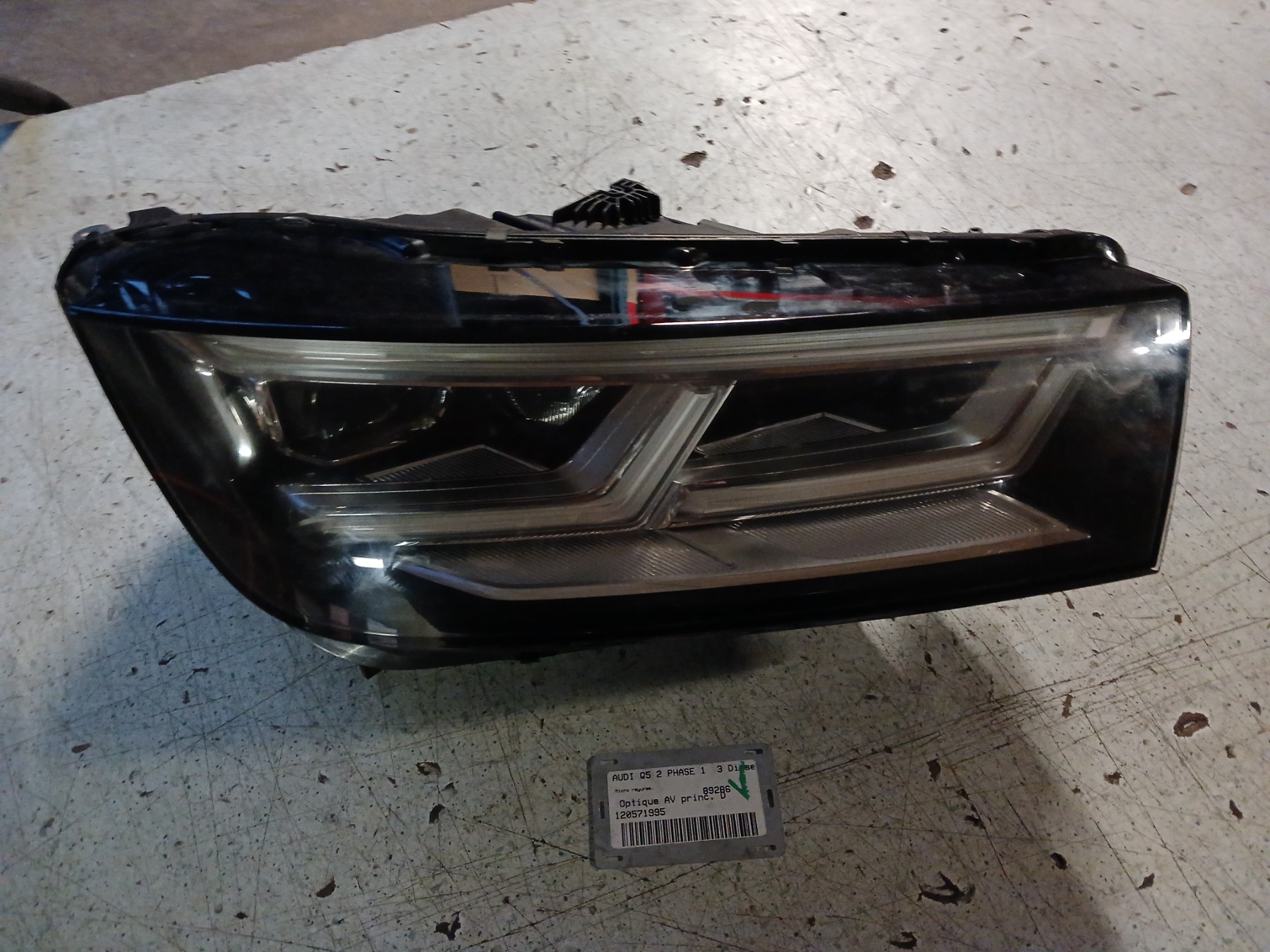 Optique avant principal droit (feux)(phare) pour AUDI Q5 2 PHASE 1 Optique avant principal droit (feux)(phare) pour AUDI Q5 2 PHASE 1