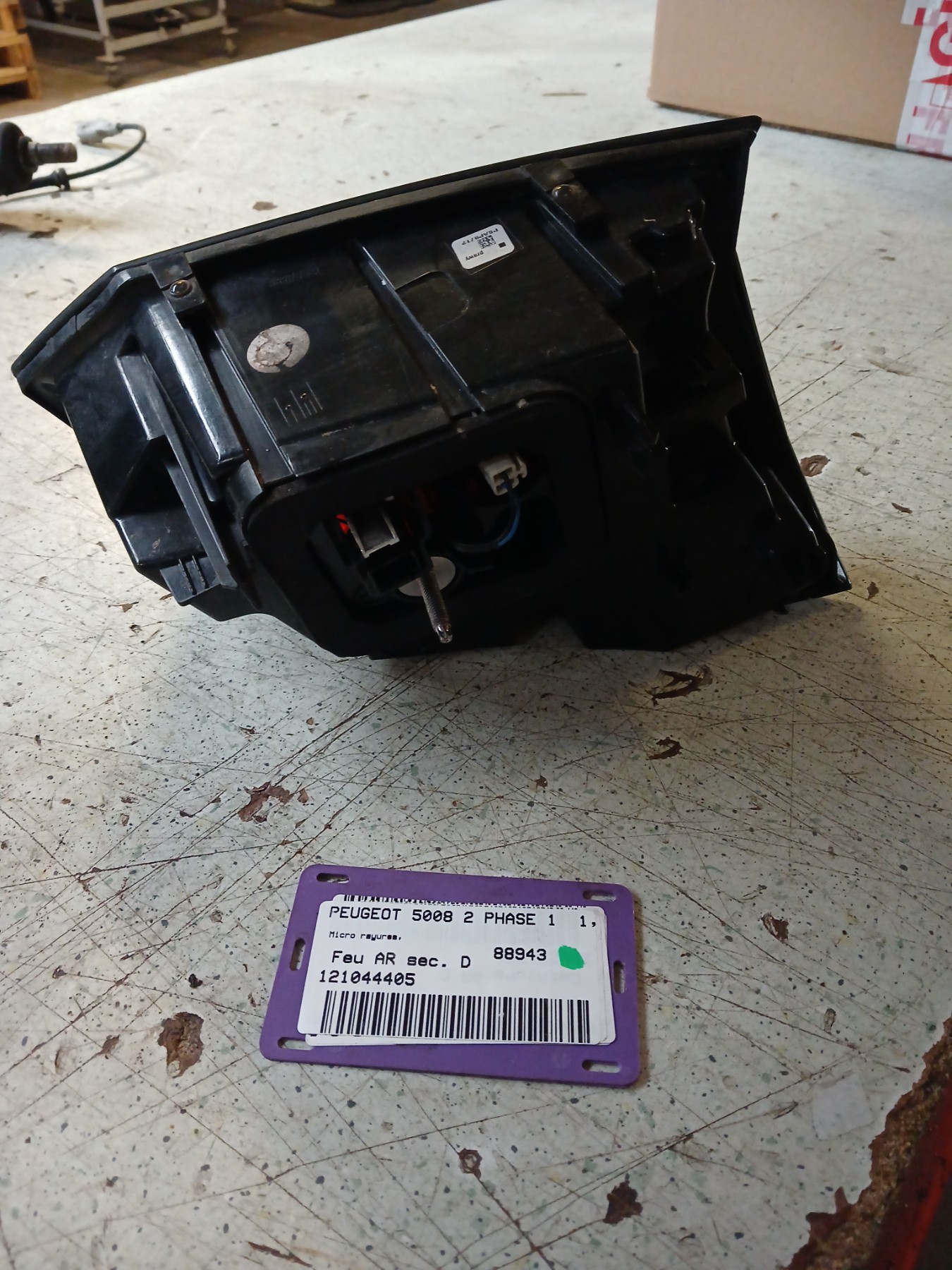 Feu arriere secondaire droit (feux) pour PEUGEOT 5008 2 PHASE 1 Feu arriere secondaire droit (feux) pour PEUGEOT 5008 2 PHASE 1